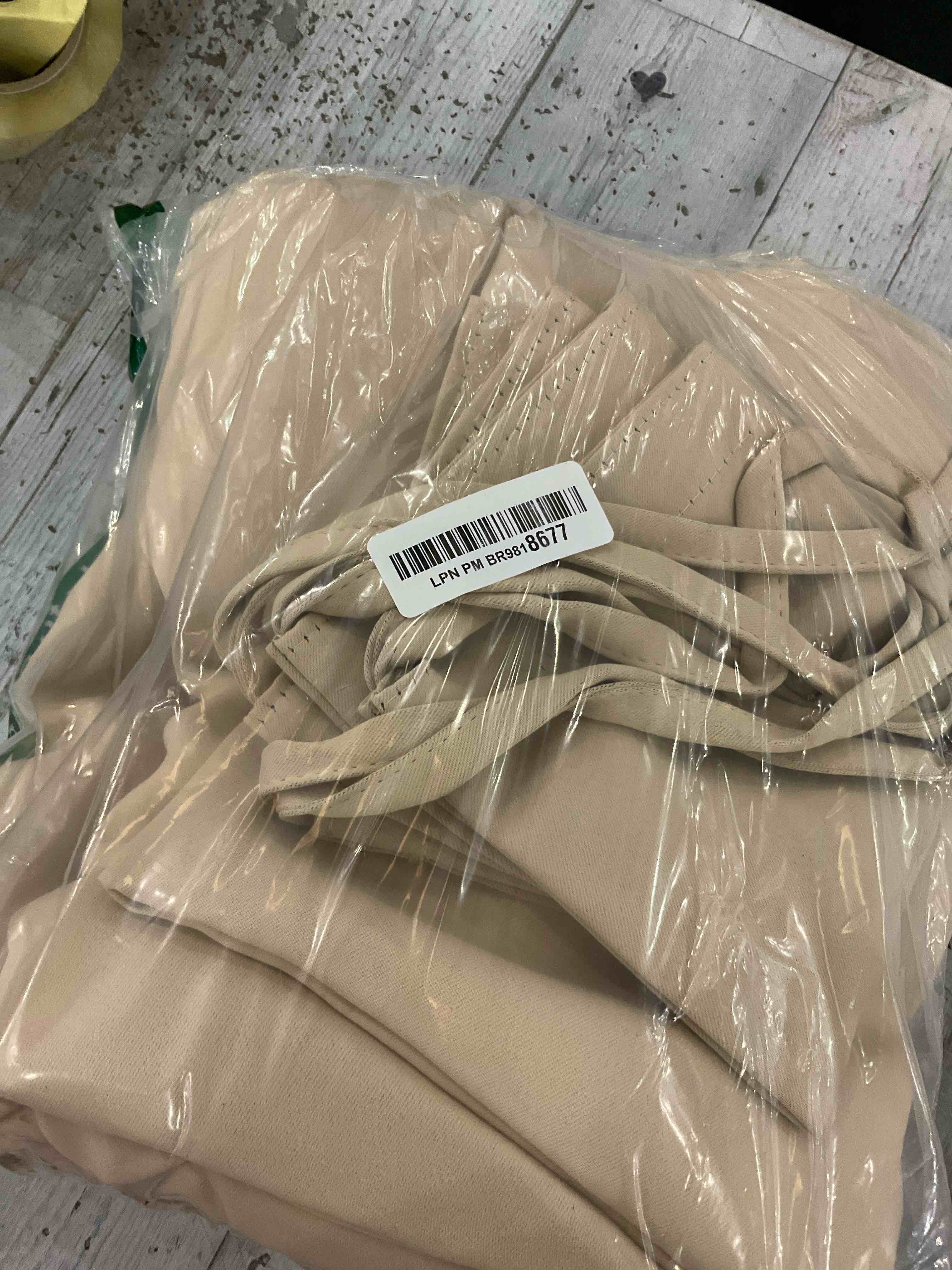 https://s3.amazonaws.com/lotting-images-prod/BargainHunt/EXS01439917_1719422755167.jpeg