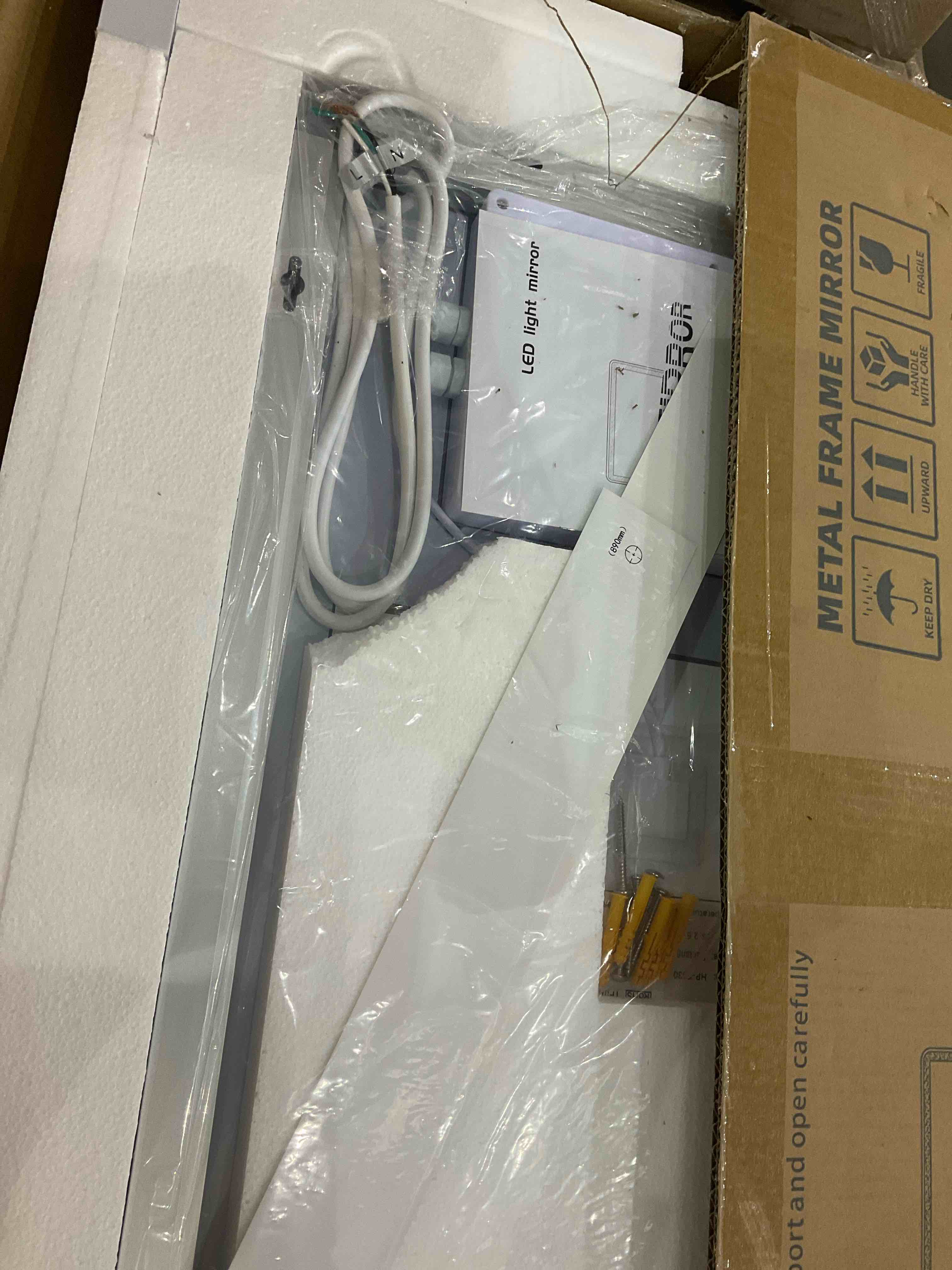 https://s3.amazonaws.com/lotting-images-prod/BargainHunt/EXS01440045_1717500759892.jpeg