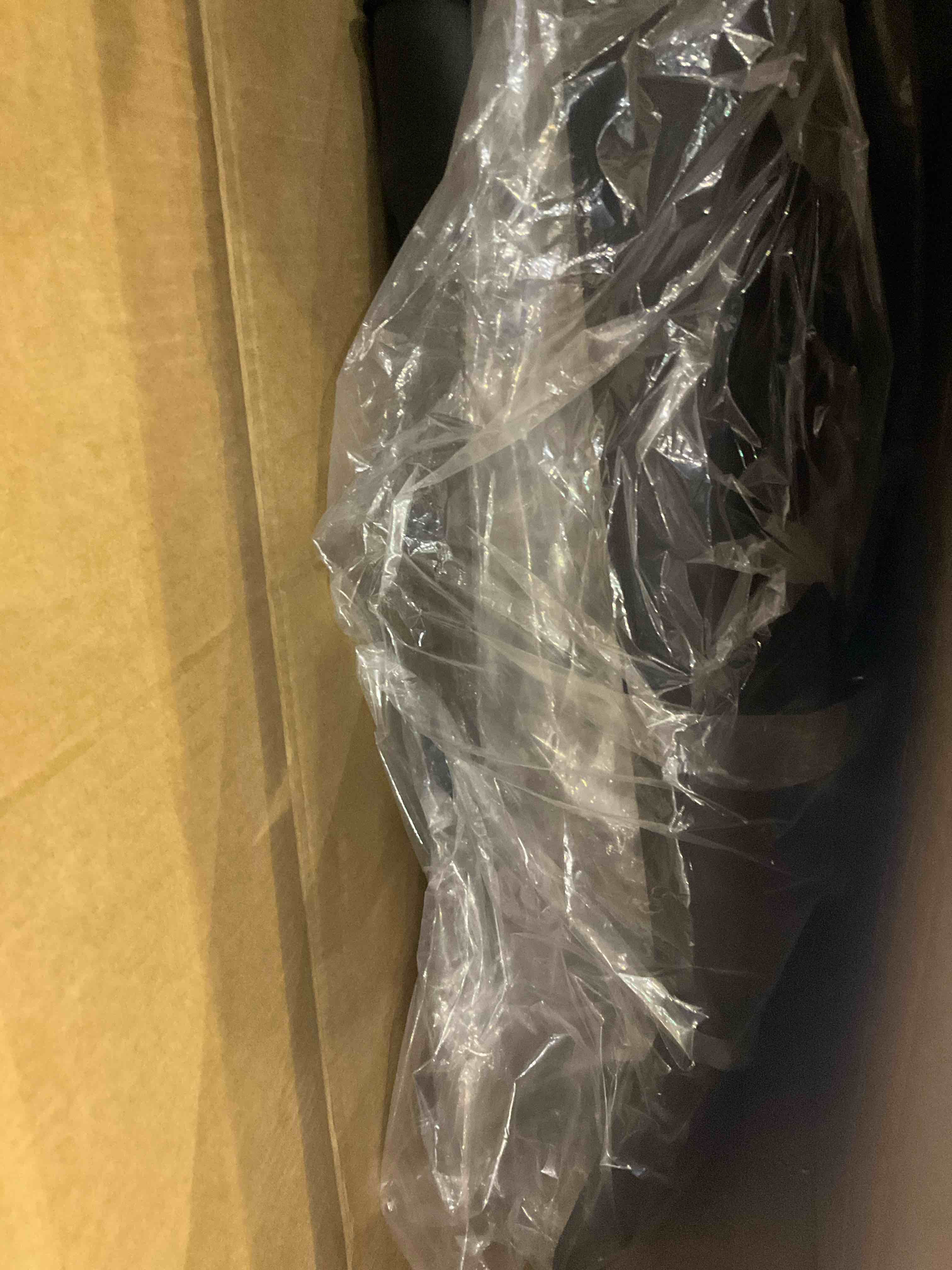 https://s3.amazonaws.com/lotting-images-prod/BargainHunt/EXS01440159_1717587712620.jpeg