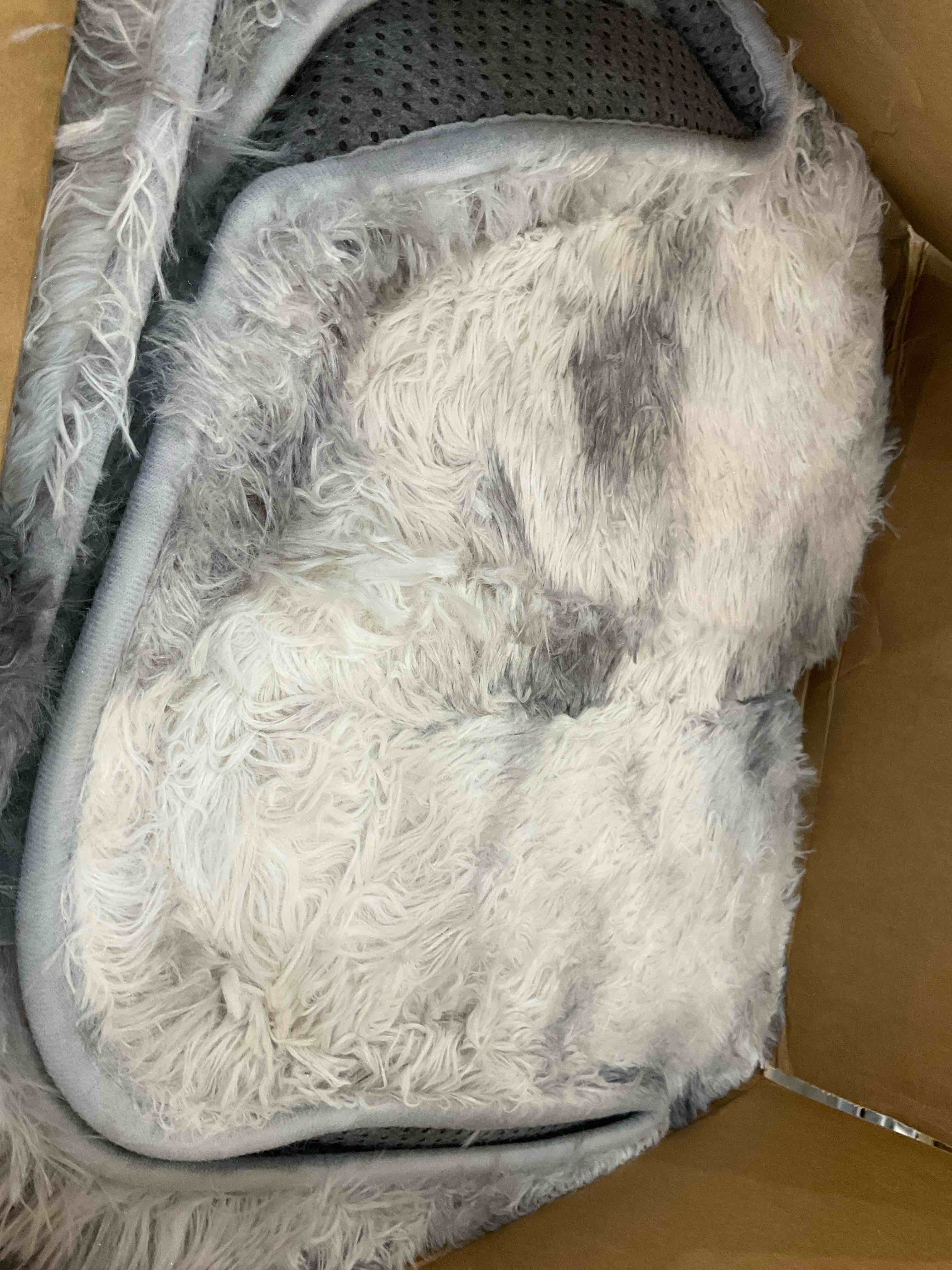 https://s3.amazonaws.com/lotting-images-prod/BargainHunt/EXS01440385_1717774332235.jpeg