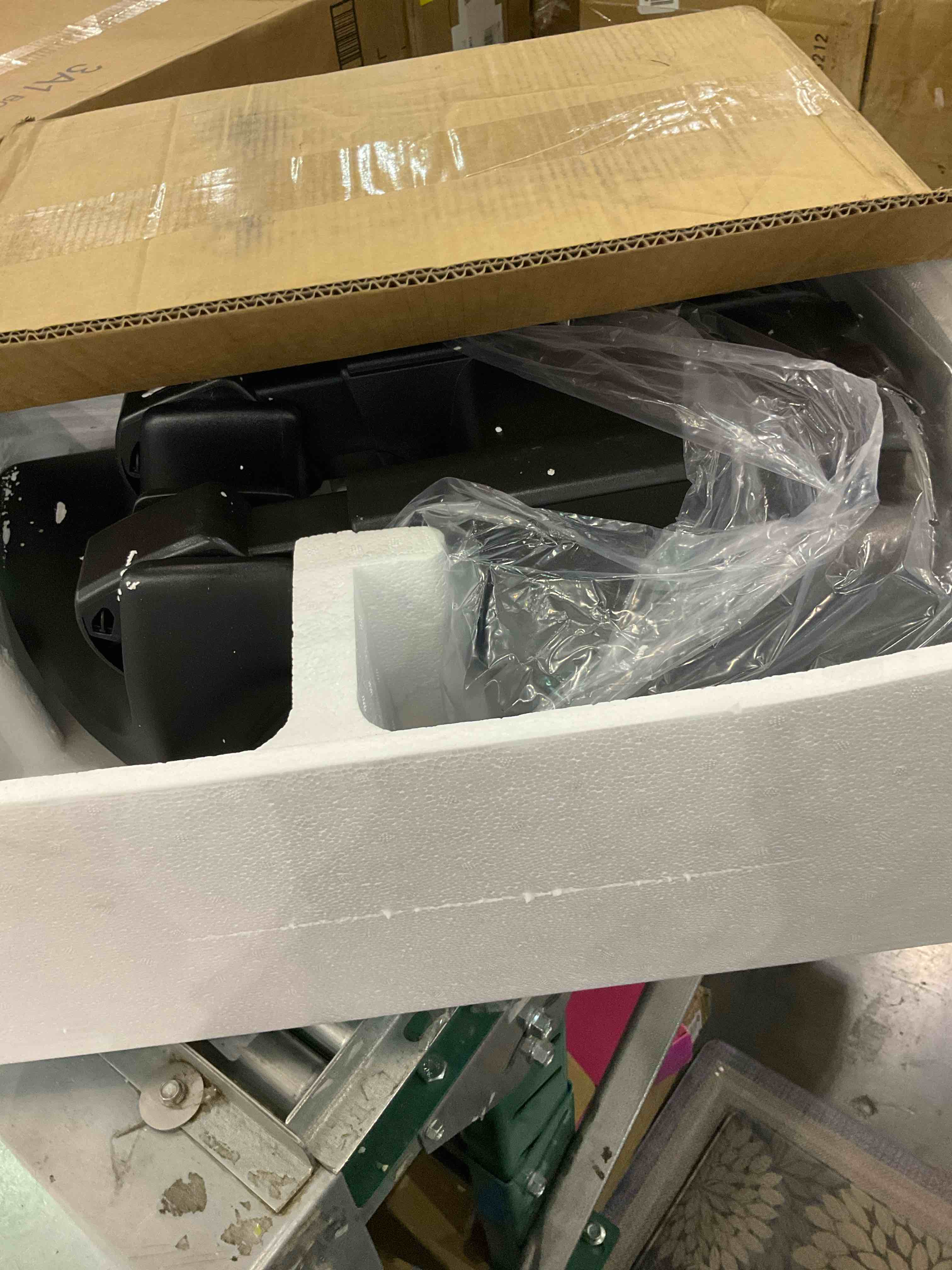https://s3.amazonaws.com/lotting-images-prod/BargainHunt/EXS01440733_1717590859921.jpeg