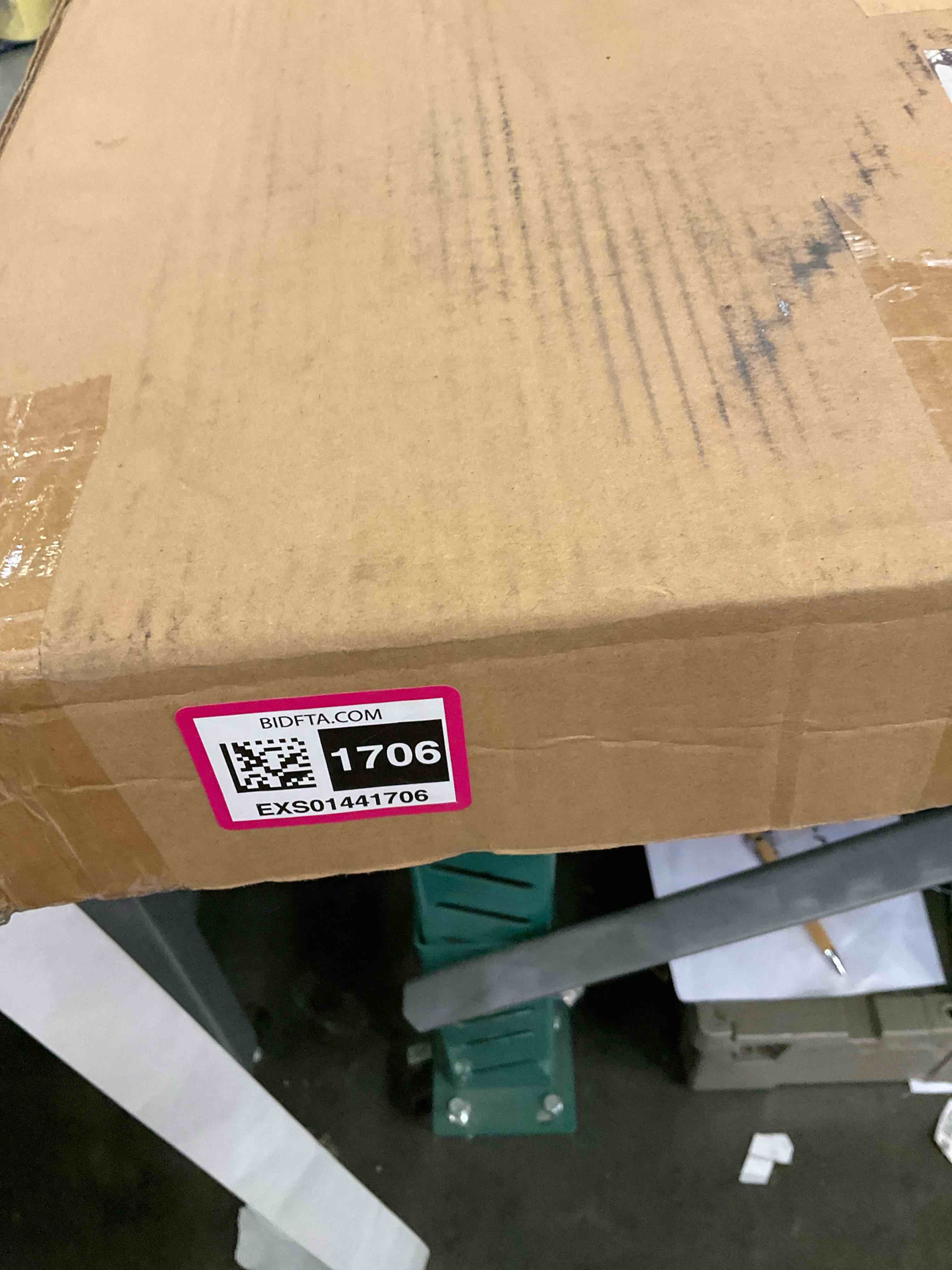 https://s3.amazonaws.com/lotting-images-prod/BargainHunt/EXS01441706_1717614713647.jpeg