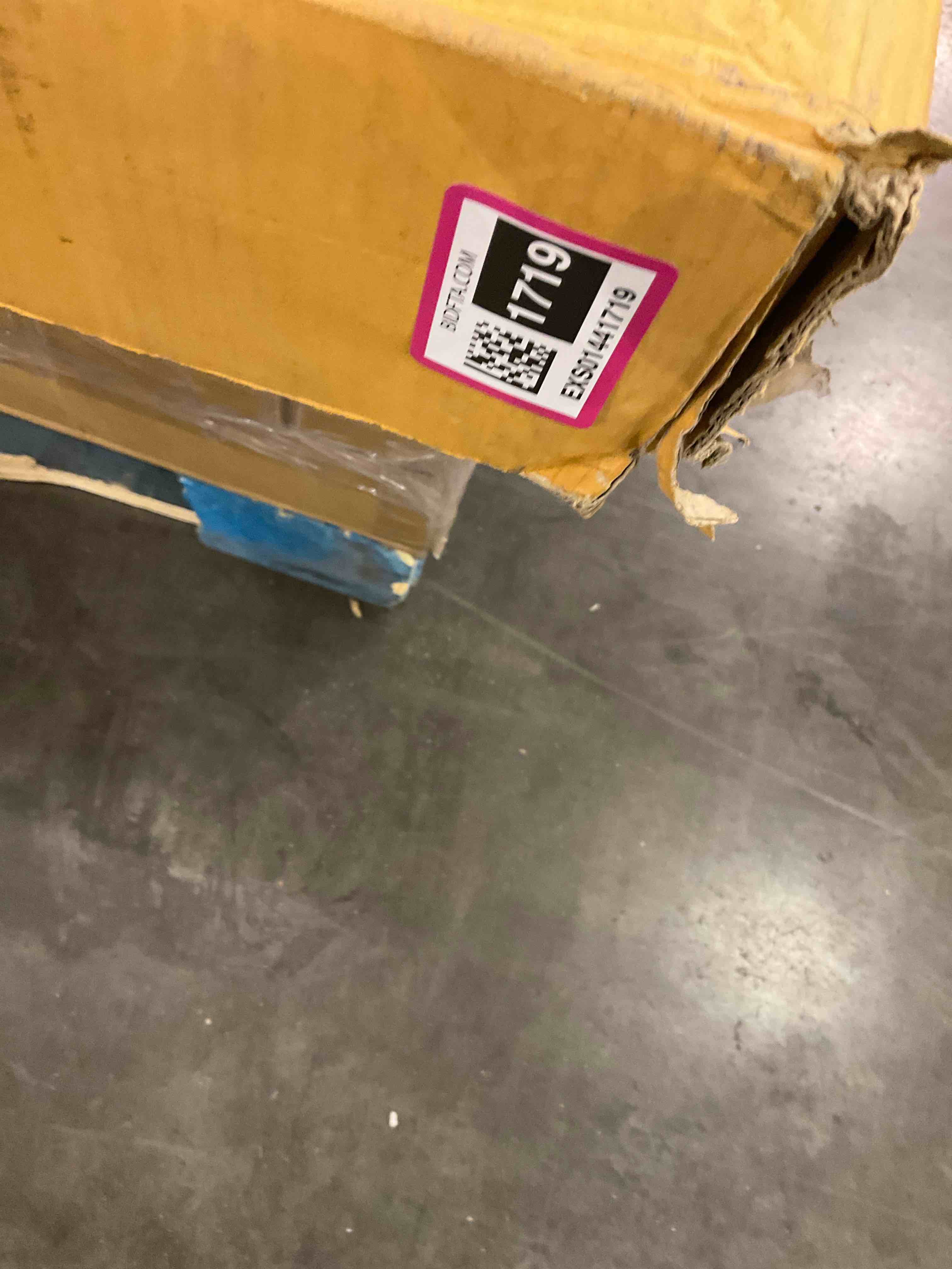 https://s3.amazonaws.com/lotting-images-prod/BargainHunt/EXS01441719_1717760943089.jpeg