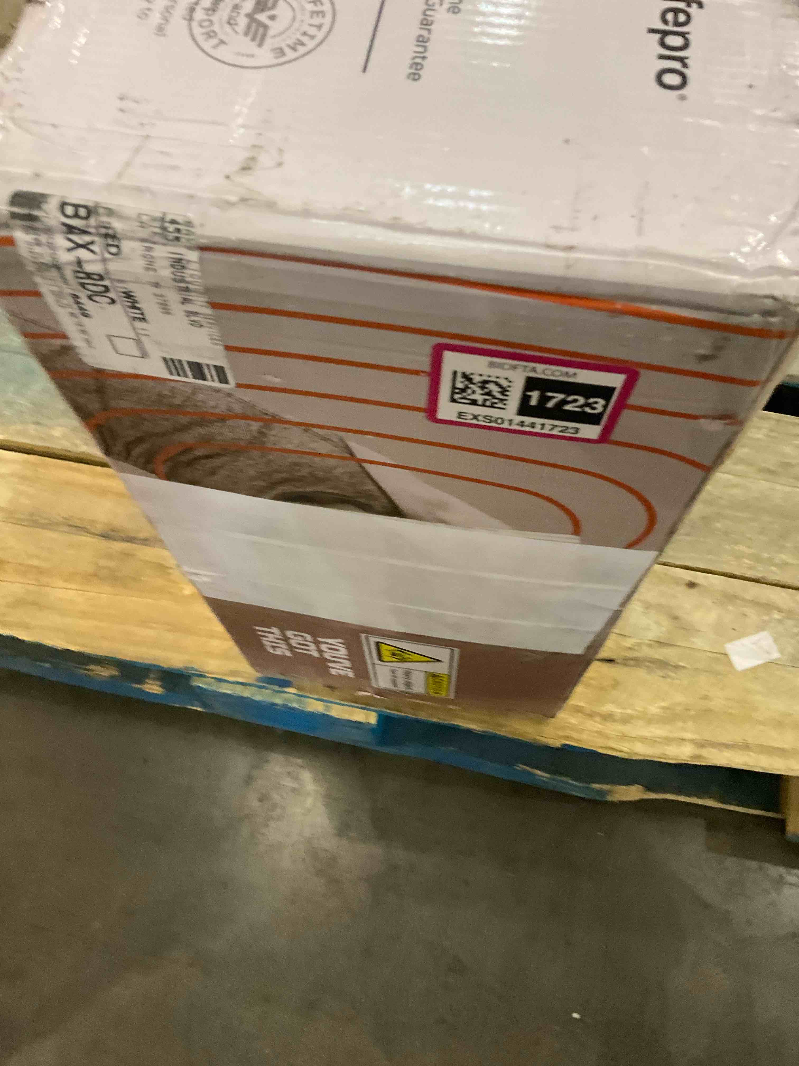 https://s3.amazonaws.com/lotting-images-prod/BargainHunt/EXS01441723_1717762098302.jpeg
