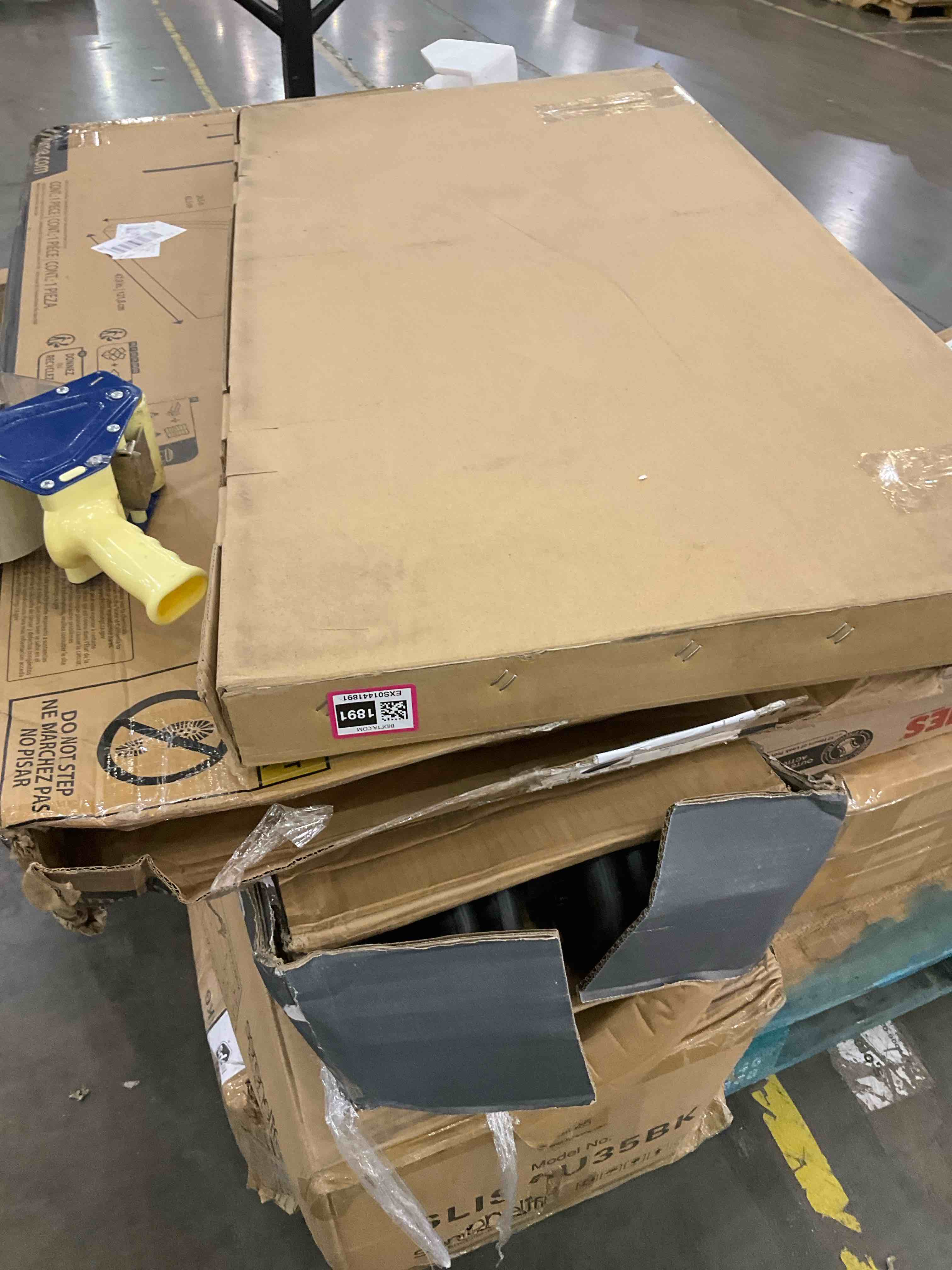 https://s3.amazonaws.com/lotting-images-prod/BargainHunt/EXS01441891_1718026521626.jpeg