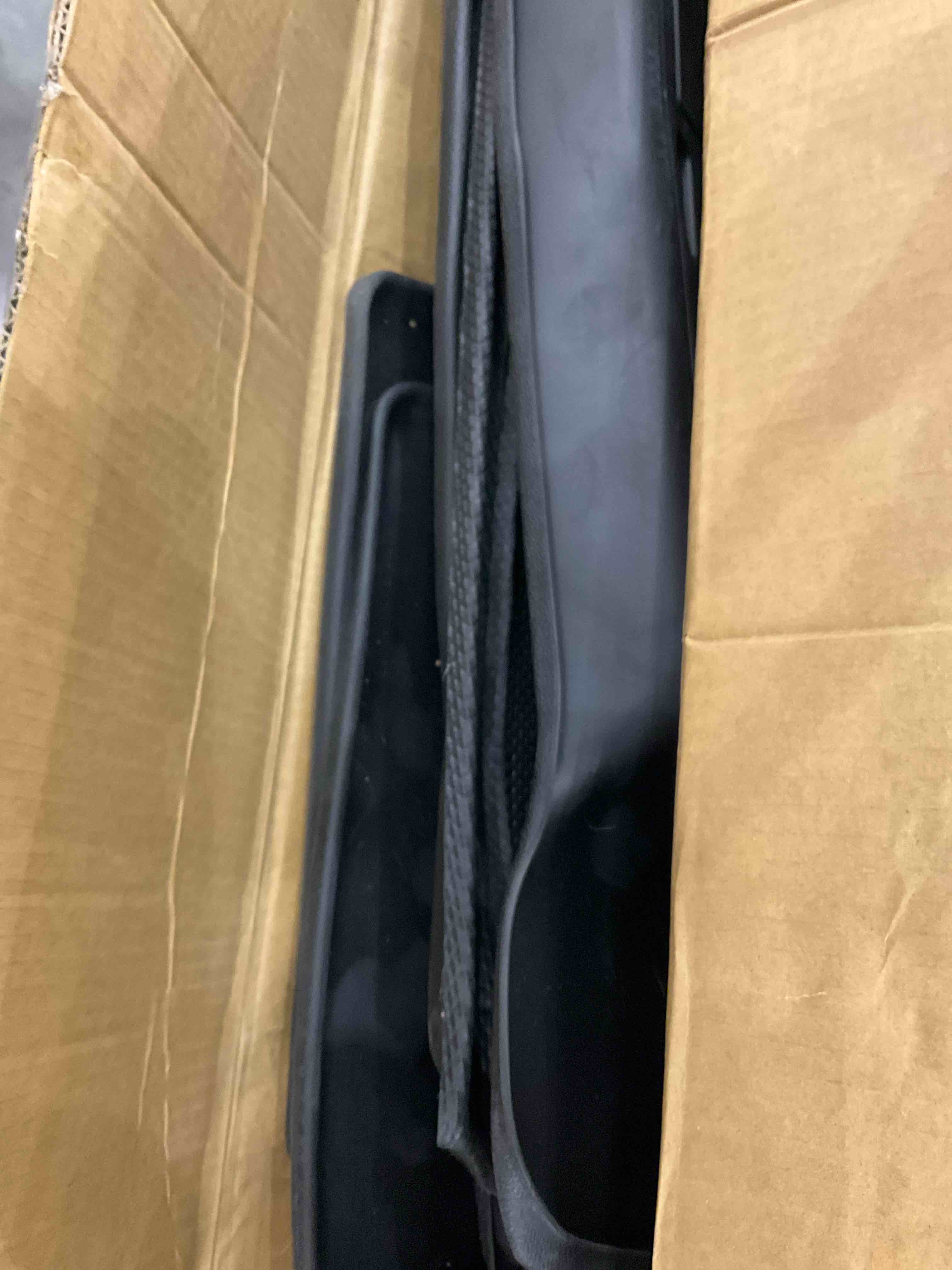 https://s3.amazonaws.com/lotting-images-prod/BargainHunt/EXS01442518_1717512647138.jpeg