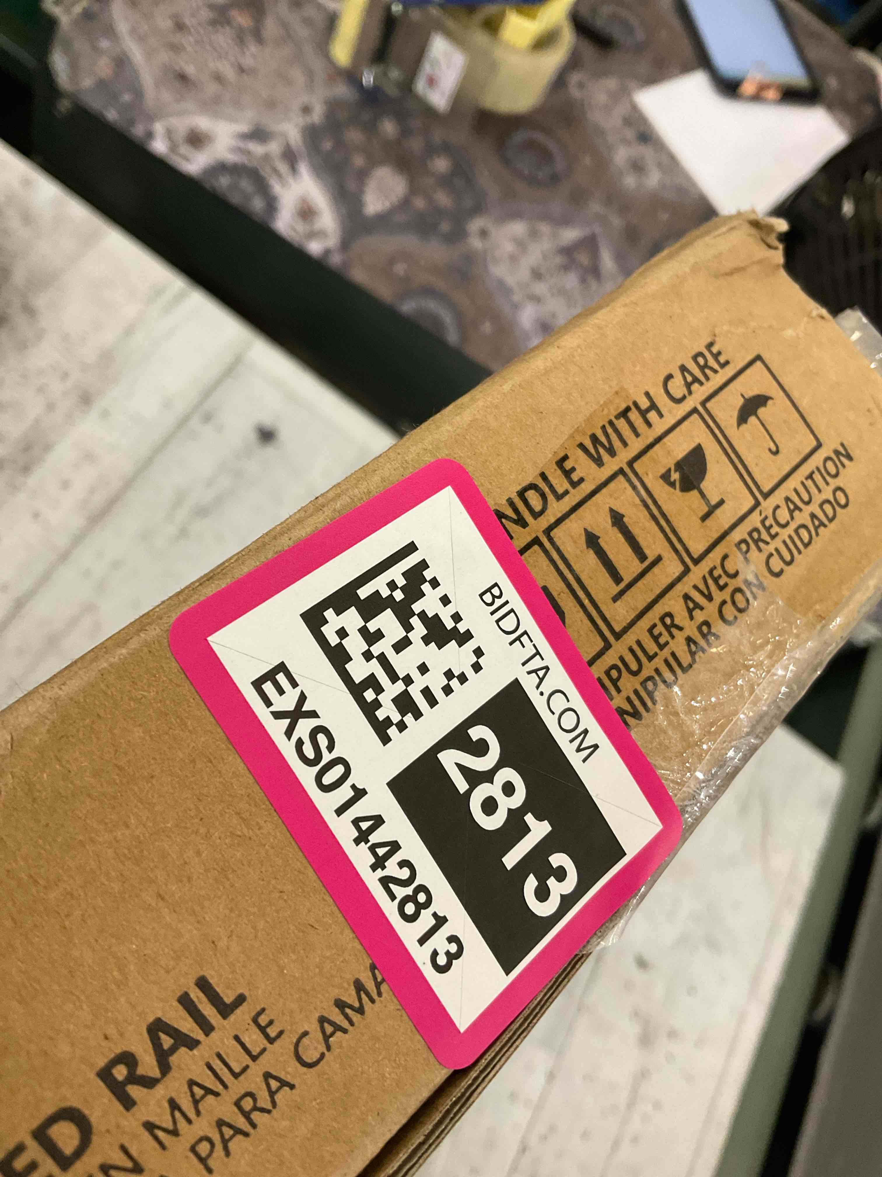 https://s3.amazonaws.com/lotting-images-prod/BargainHunt/EXS01442813_1718125908105.jpeg