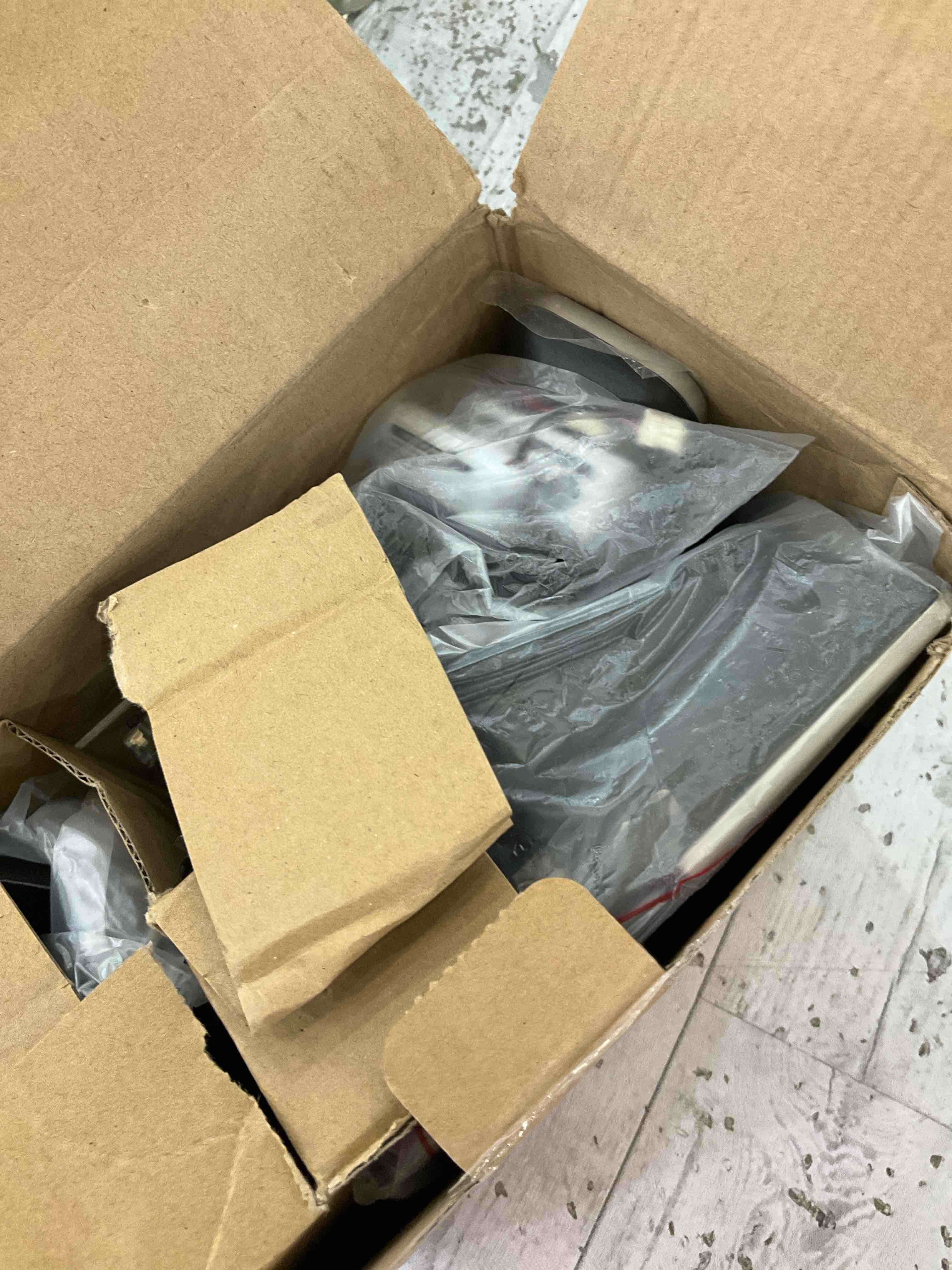 https://s3.amazonaws.com/lotting-images-prod/BargainHunt/EXS01442914_1718218094181.jpeg