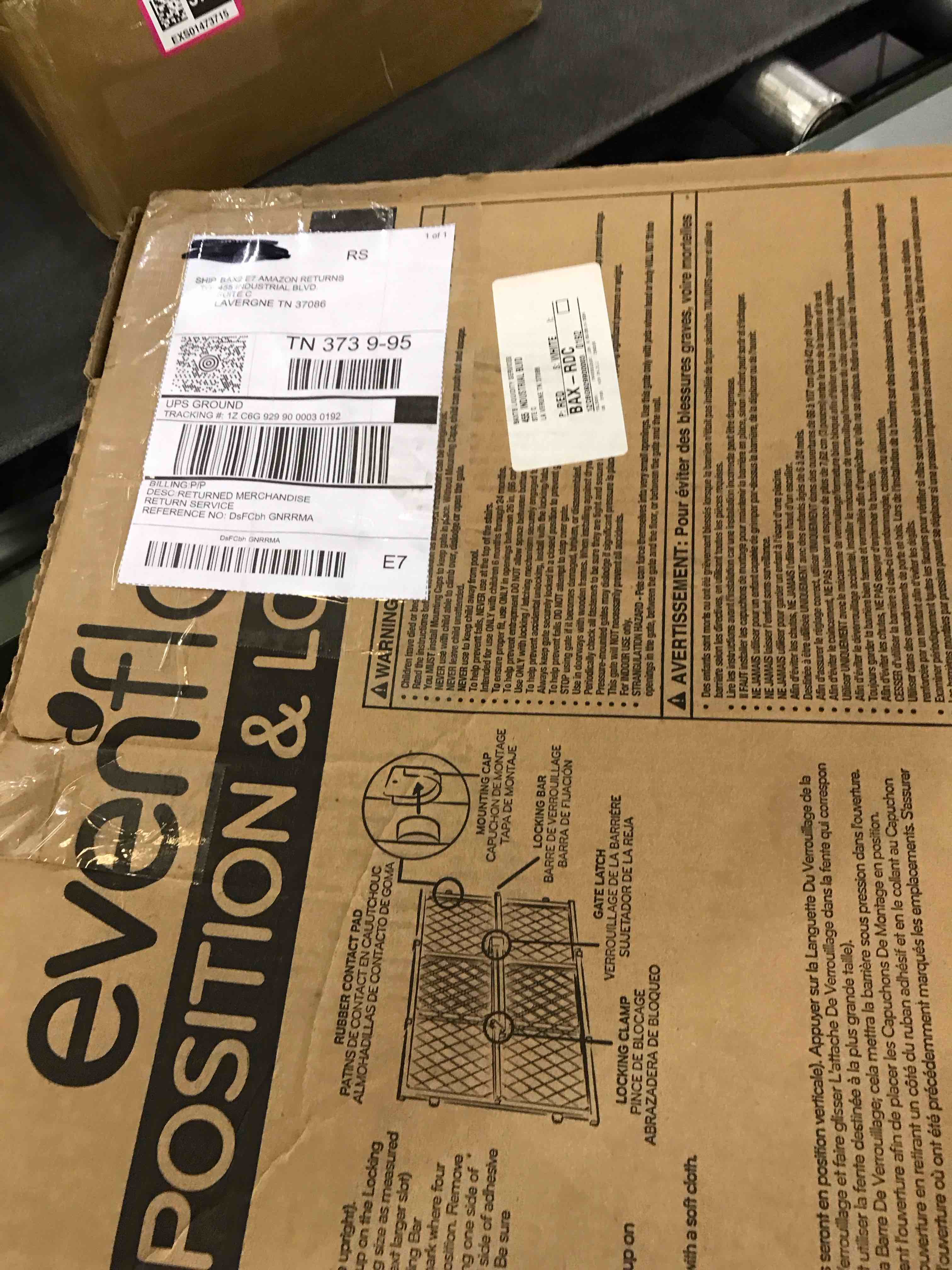 Cumbor 29.7-46" Baby Gate for Stairs, Mom's Choice Awards Winner-Auto Close Dog Gate for the House, Easy Install Pressure Mounted Pet Gates for Doorways, Easy Walk Thru Wide Safety Gate for Dog, White