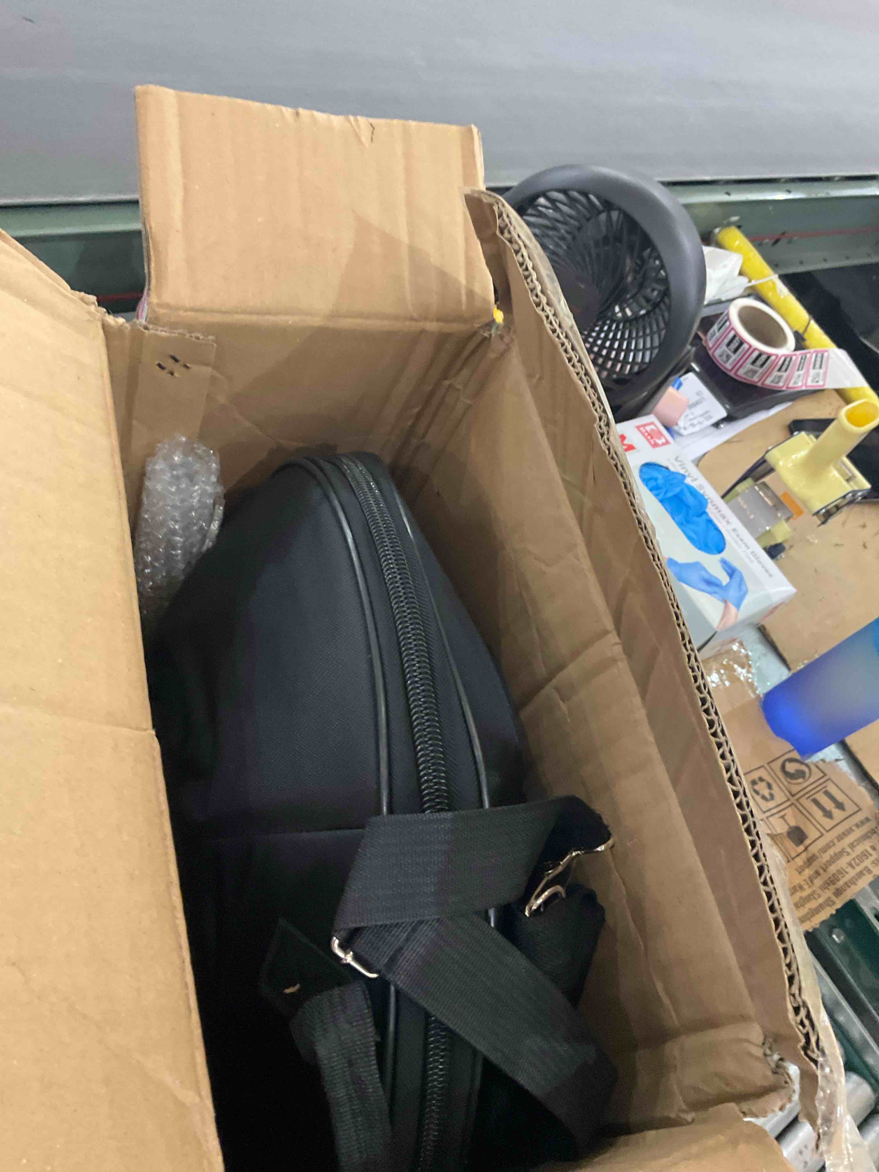 https://s3.amazonaws.com/lotting-images-prod/BargainHunt/EXS01445147_1717771129134.jpeg