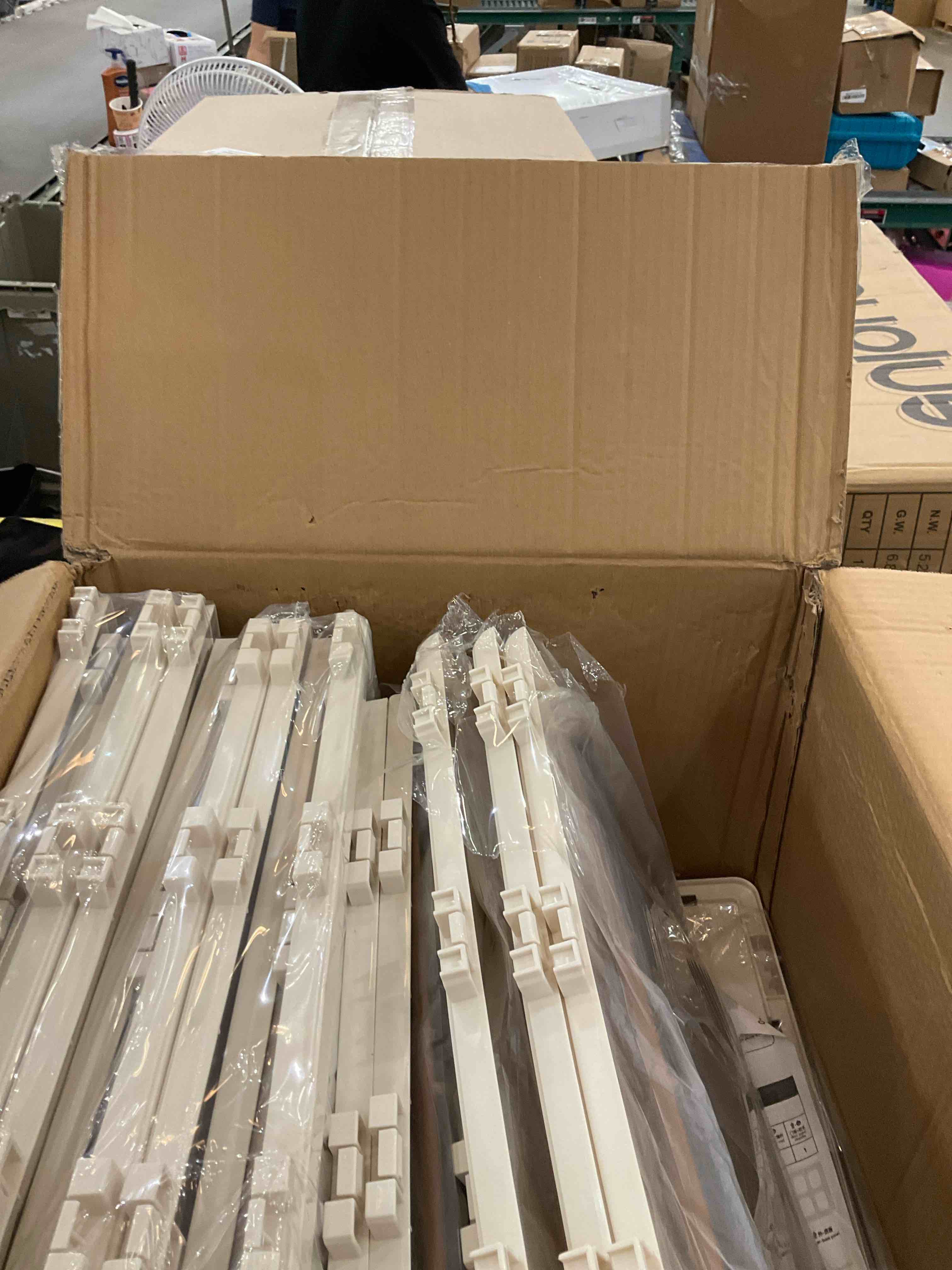 https://s3.amazonaws.com/lotting-images-prod/BargainHunt/EXS01445200_1717781589868.jpeg