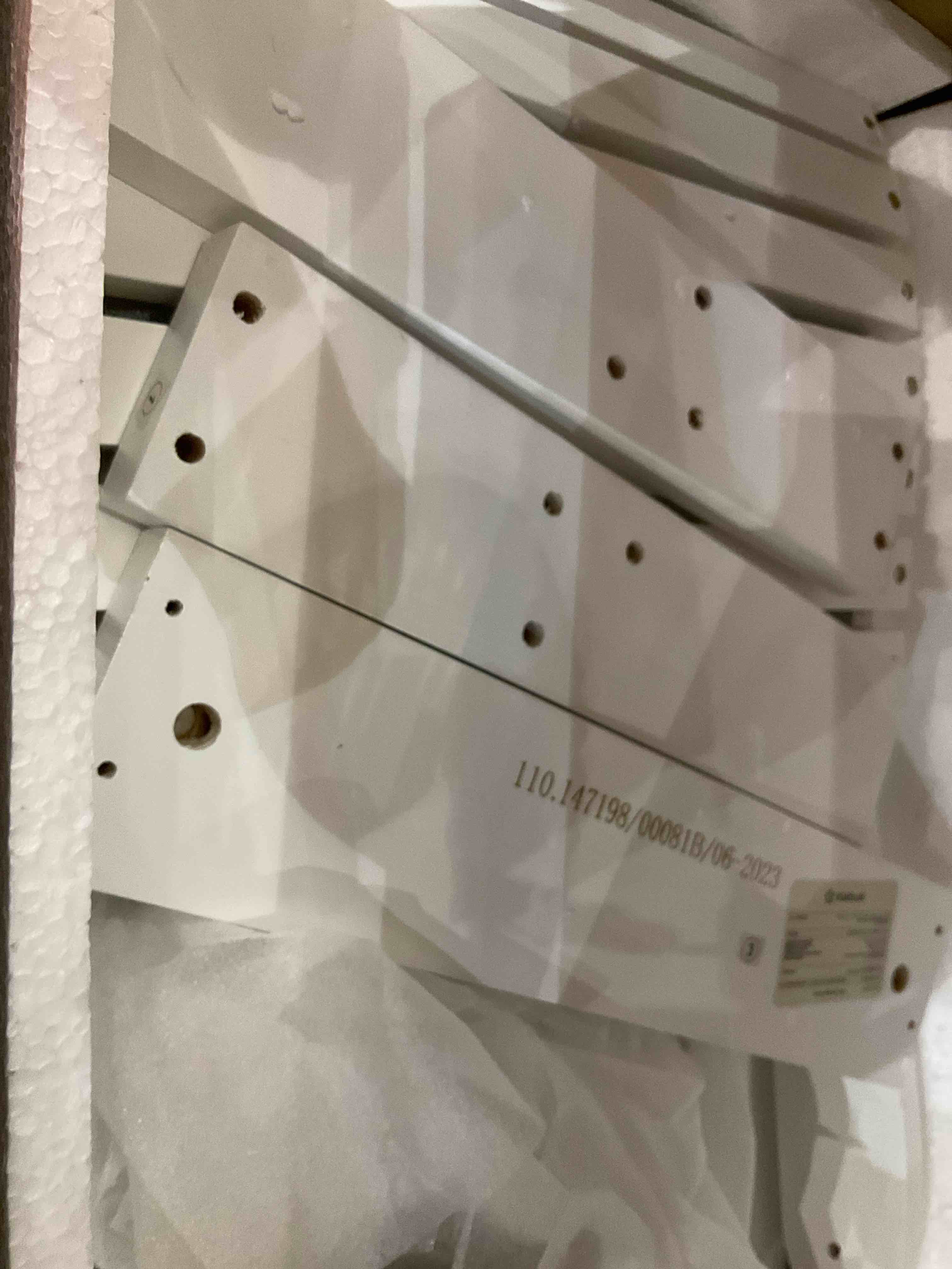 https://s3.amazonaws.com/lotting-images-prod/BargainHunt/EXS01446749_1717681588425.jpeg