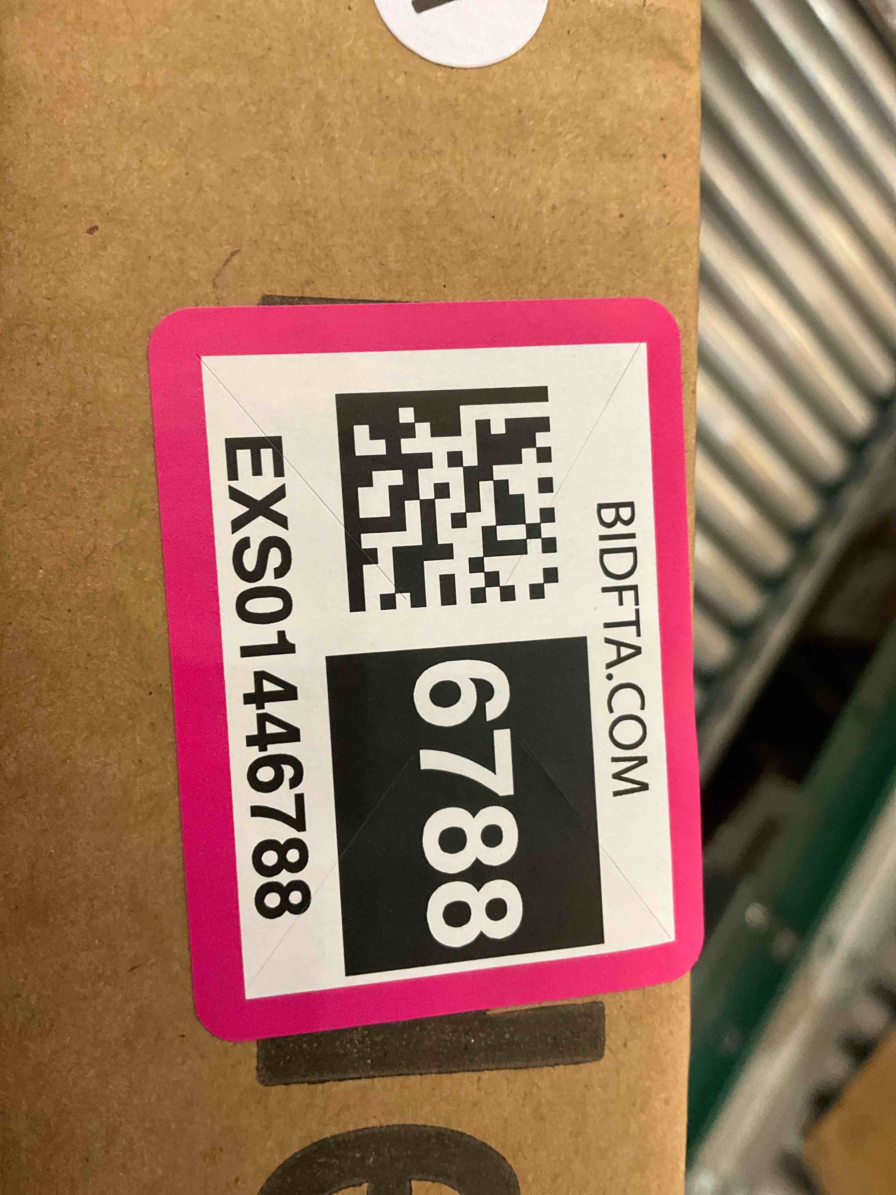 https://s3.amazonaws.com/lotting-images-prod/BargainHunt/EXS01446788_1717692856883.jpeg