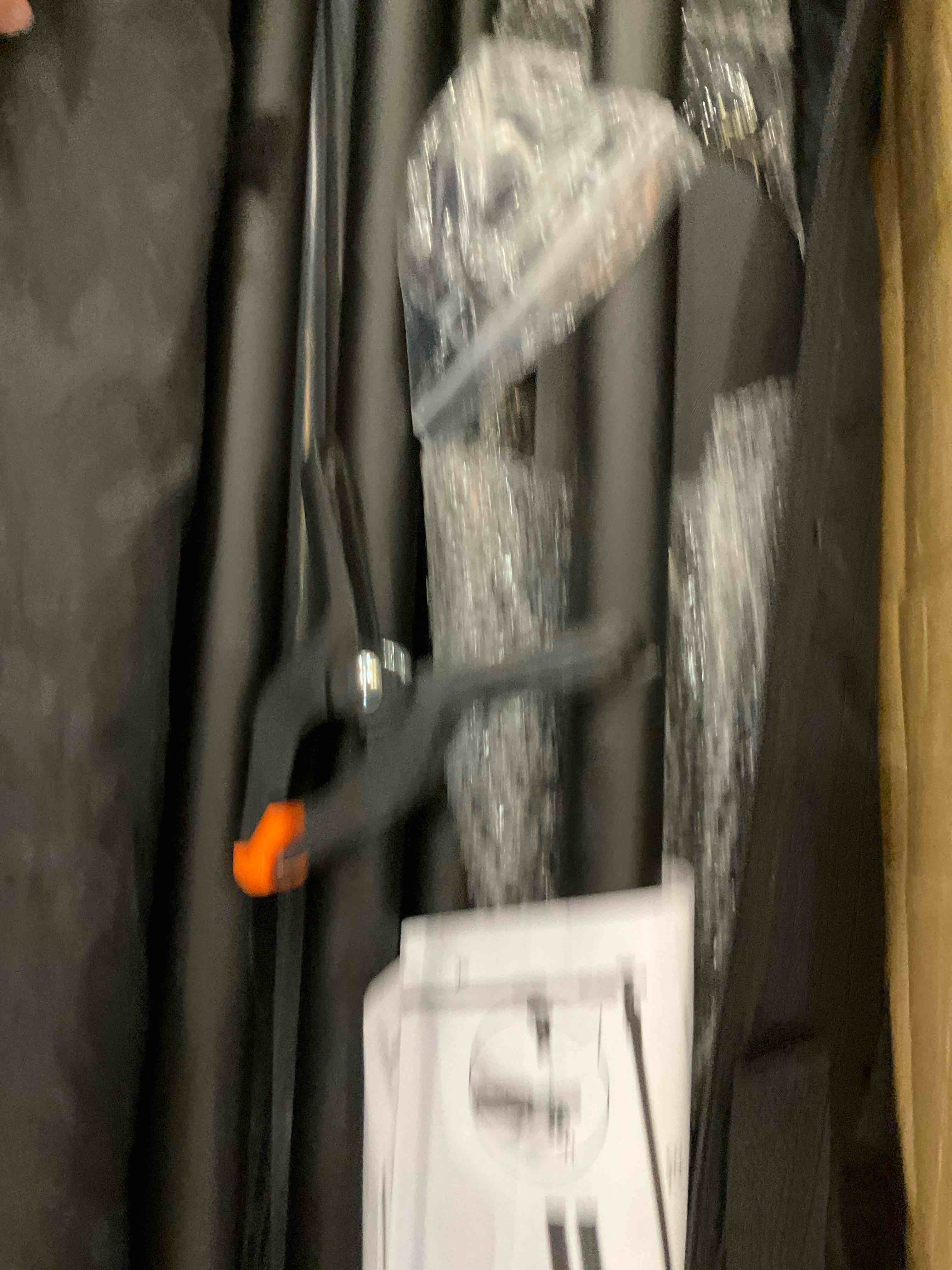 https://s3.amazonaws.com/lotting-images-prod/BargainHunt/EXS01446861_1717771109782.jpeg