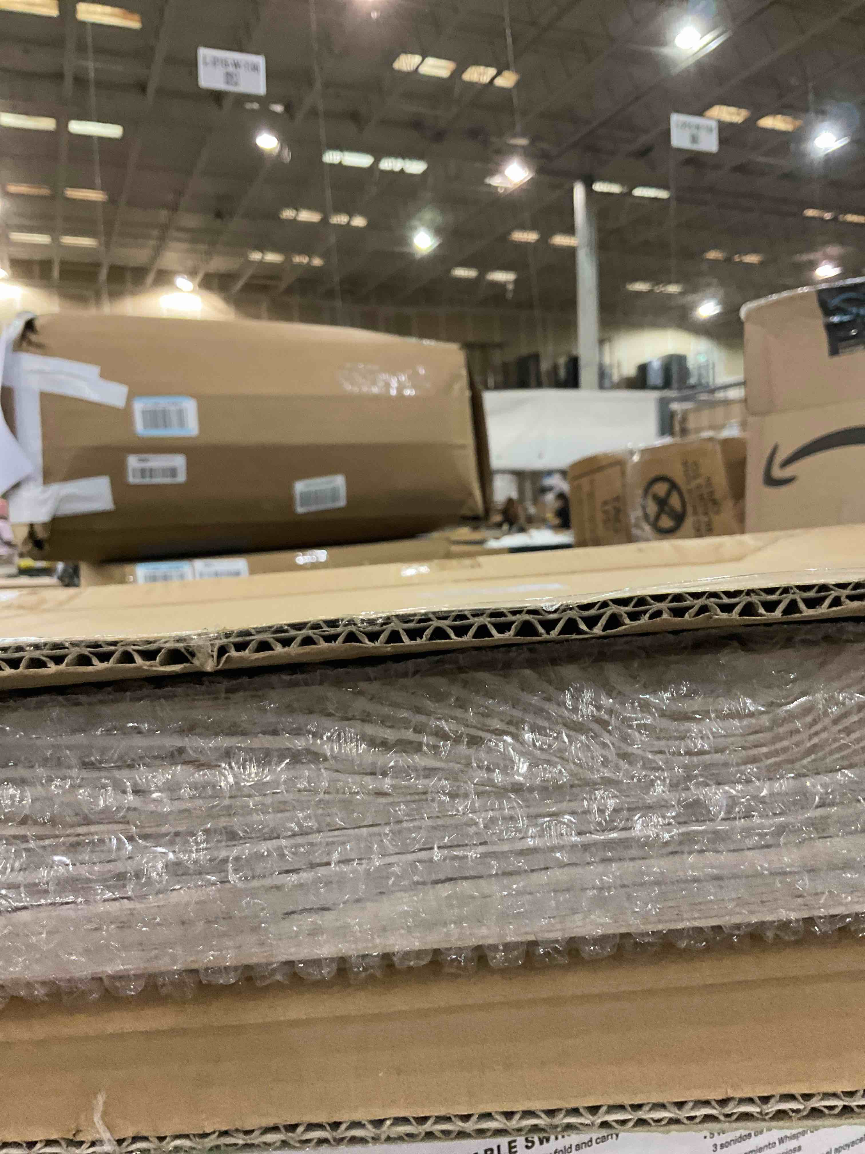 https://s3.amazonaws.com/lotting-images-prod/BargainHunt/EXS01447039_1717591306835.jpeg