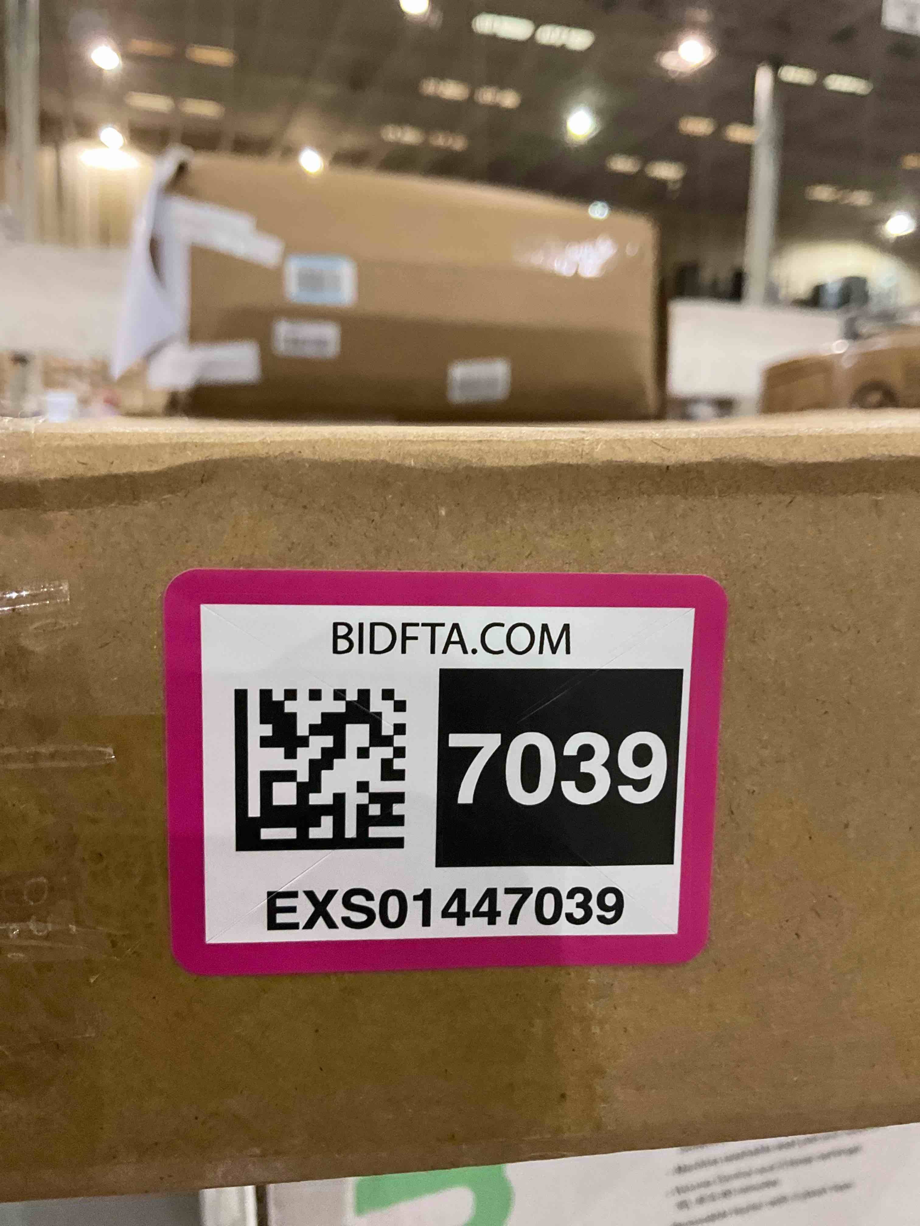 https://s3.amazonaws.com/lotting-images-prod/BargainHunt/EXS01447039_1717591328649.jpeg