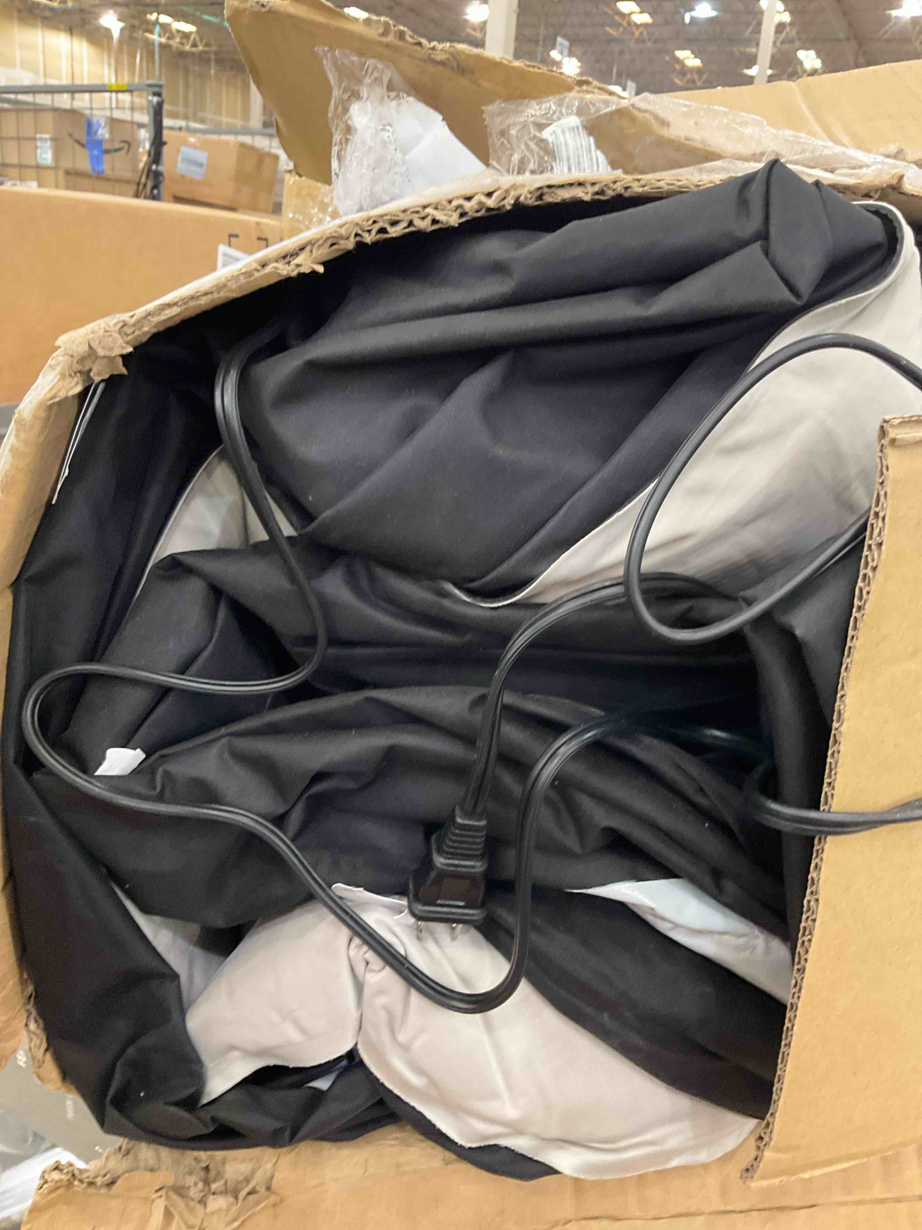 https://s3.amazonaws.com/lotting-images-prod/BargainHunt/EXS01447115_1717605815899.jpeg