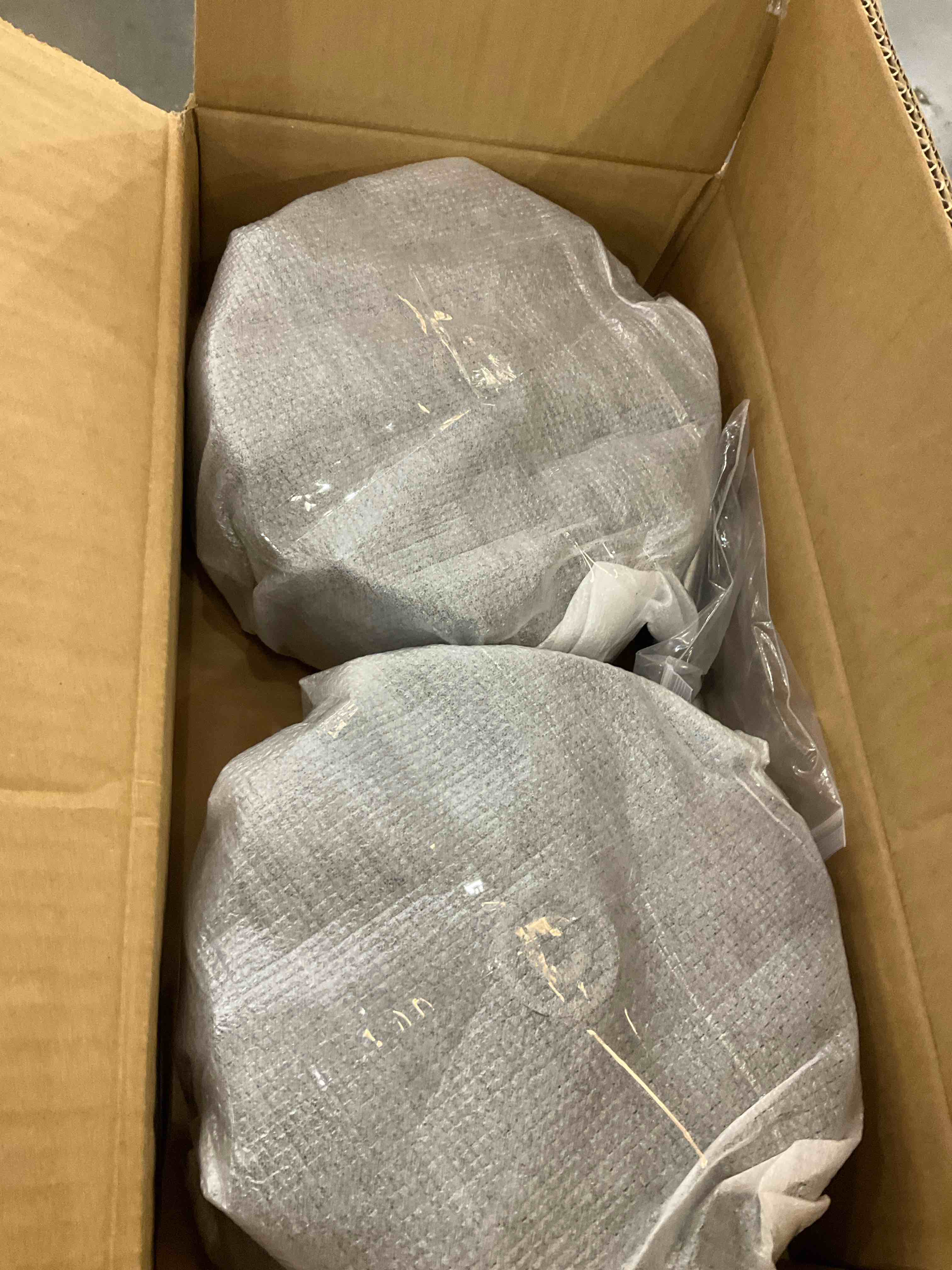https://s3.amazonaws.com/lotting-images-prod/BargainHunt/EXS01447236_1717680525702.jpeg