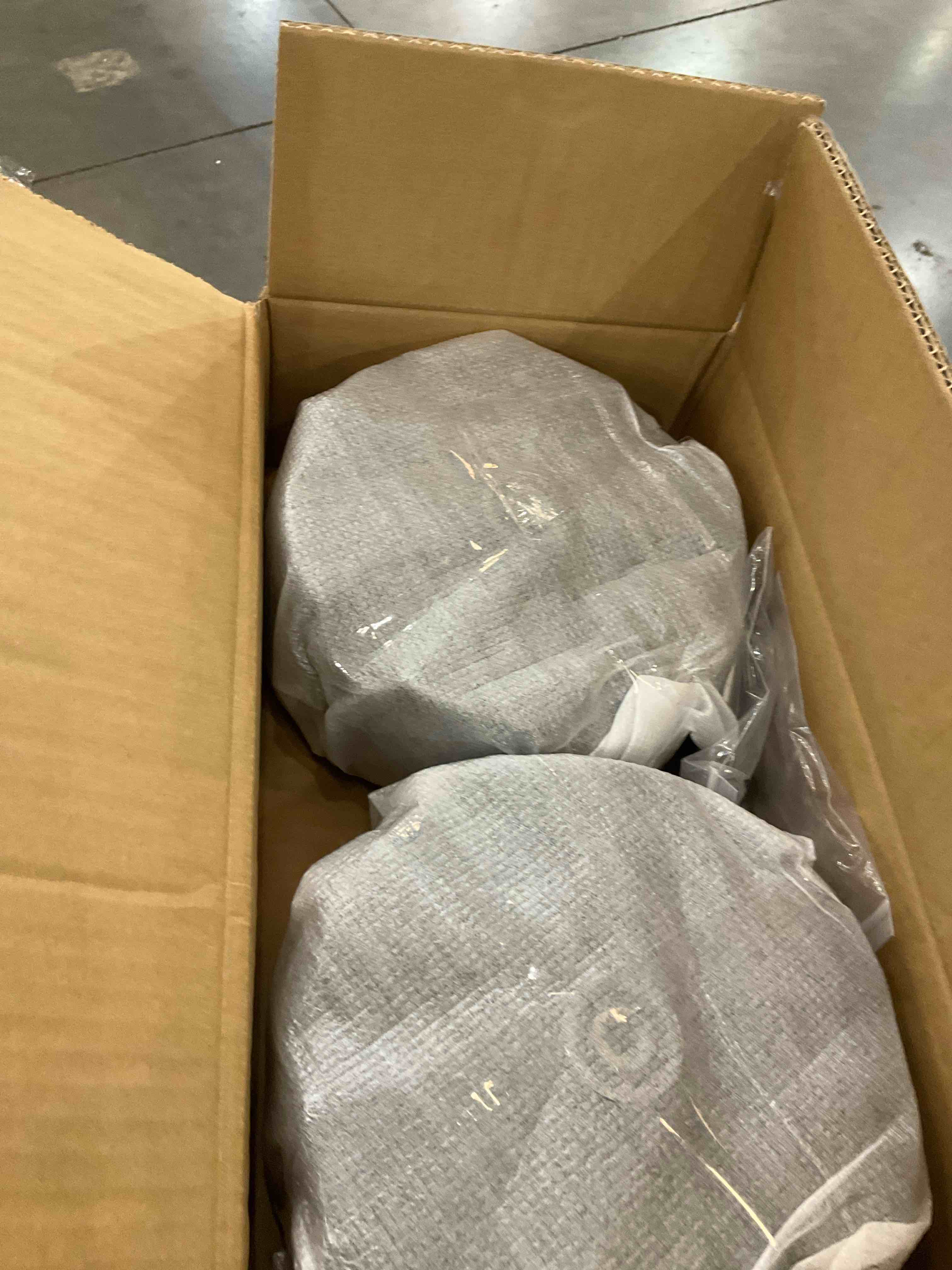 https://s3.amazonaws.com/lotting-images-prod/BargainHunt/EXS01447236_1717680528274.jpeg