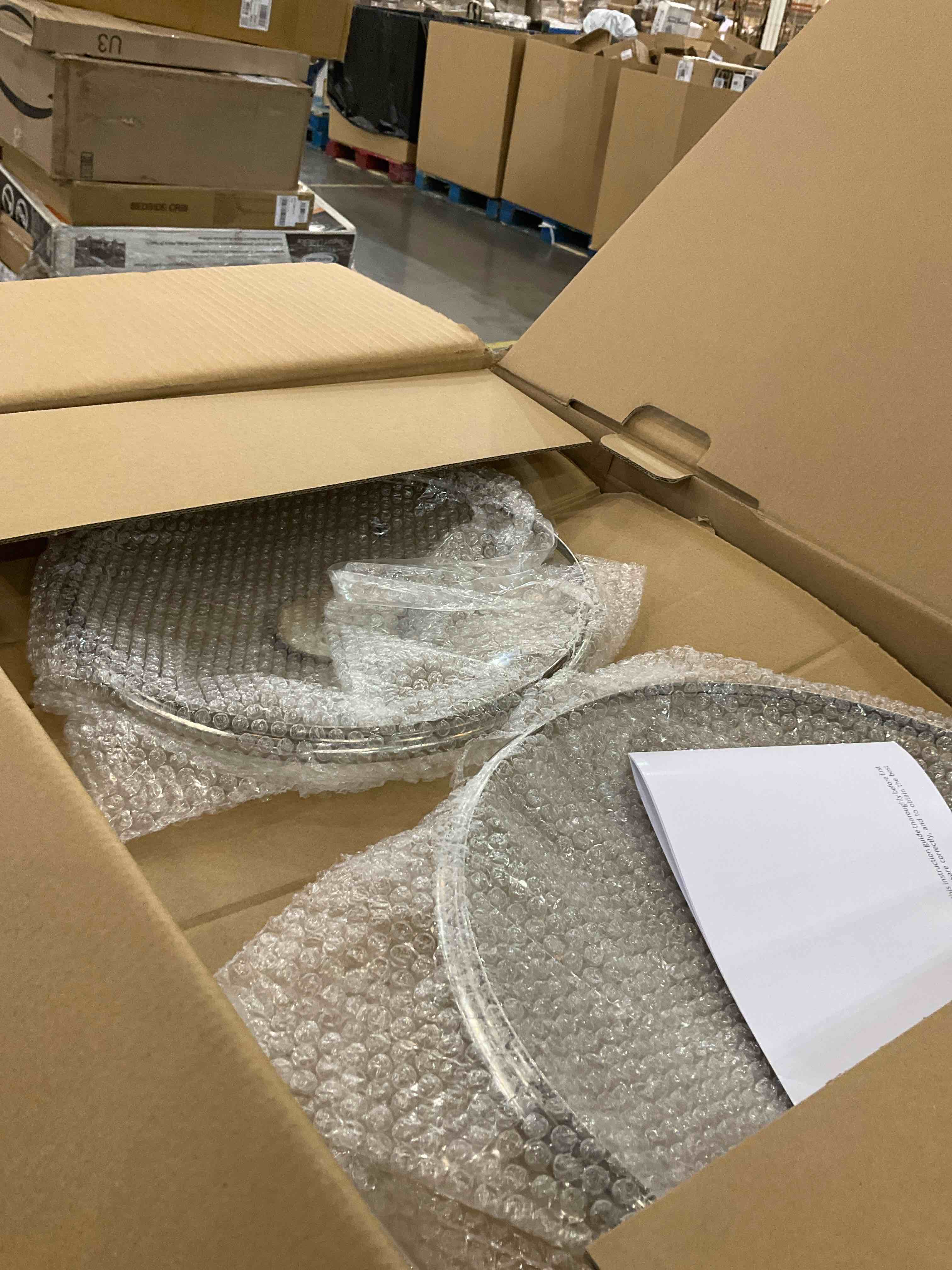 https://s3.amazonaws.com/lotting-images-prod/BargainHunt/EXS01447317_1717766441675.jpeg