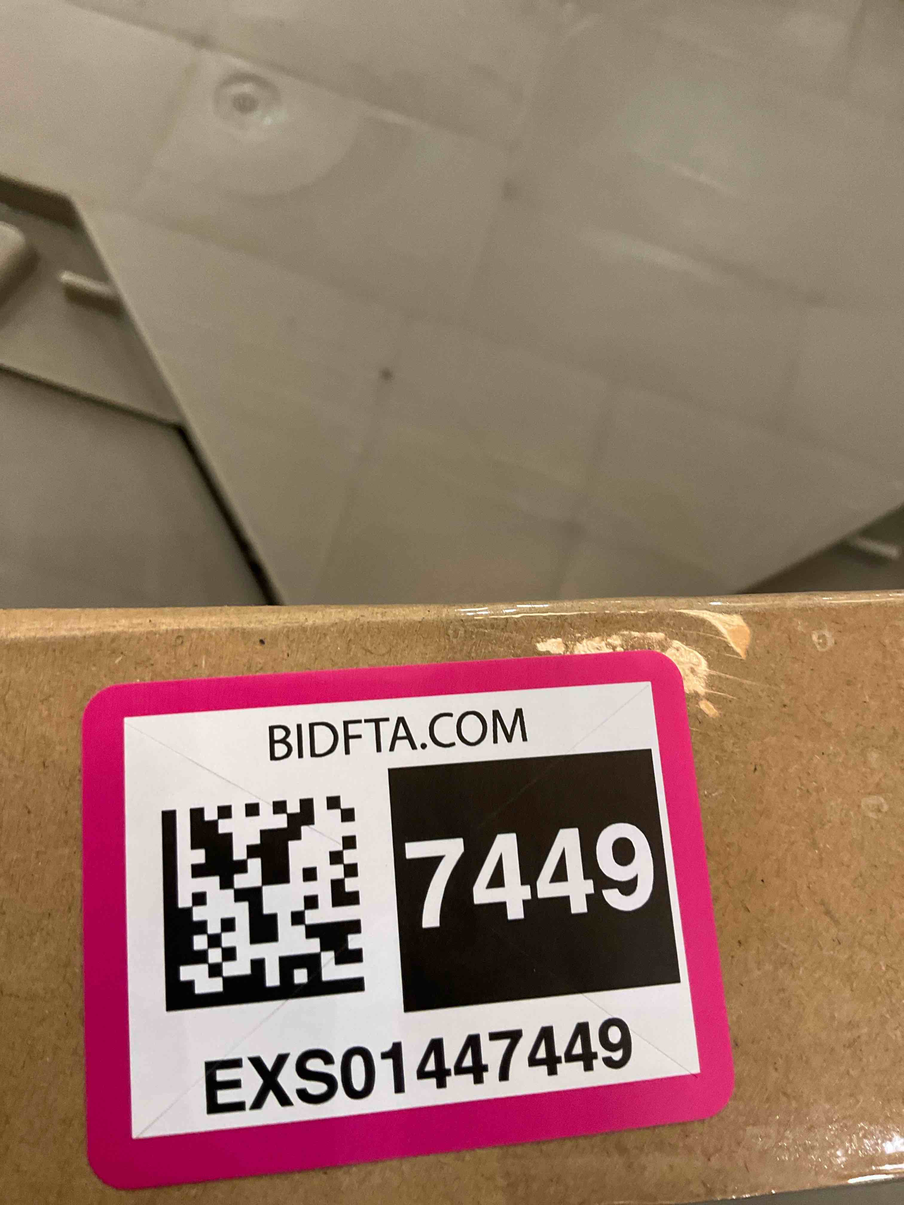 https://s3.amazonaws.com/lotting-images-prod/BargainHunt/EXS01447449_1717787459350.jpeg