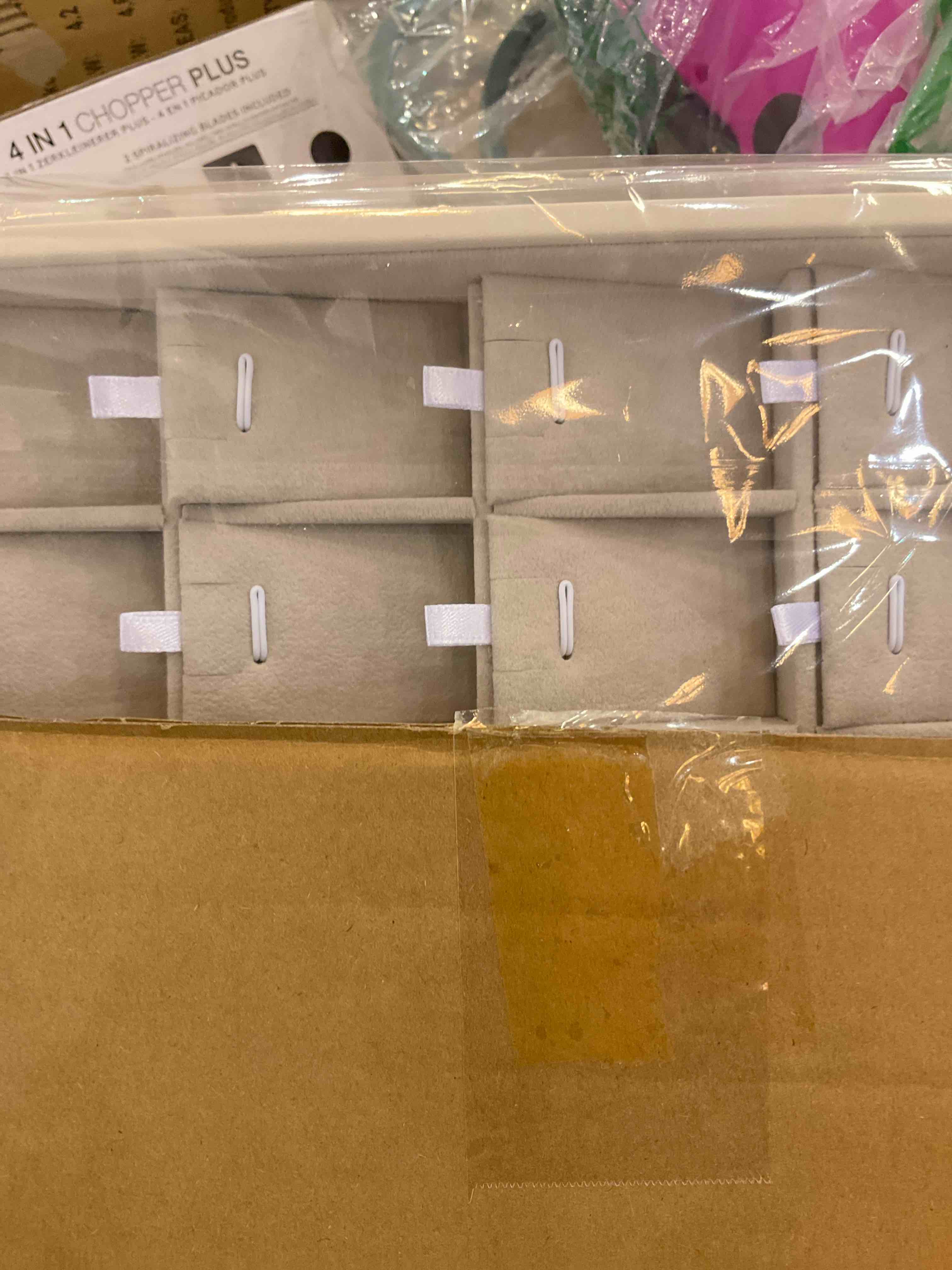 https://s3.amazonaws.com/lotting-images-prod/BargainHunt/EXS01447525_1717177610874.jpeg