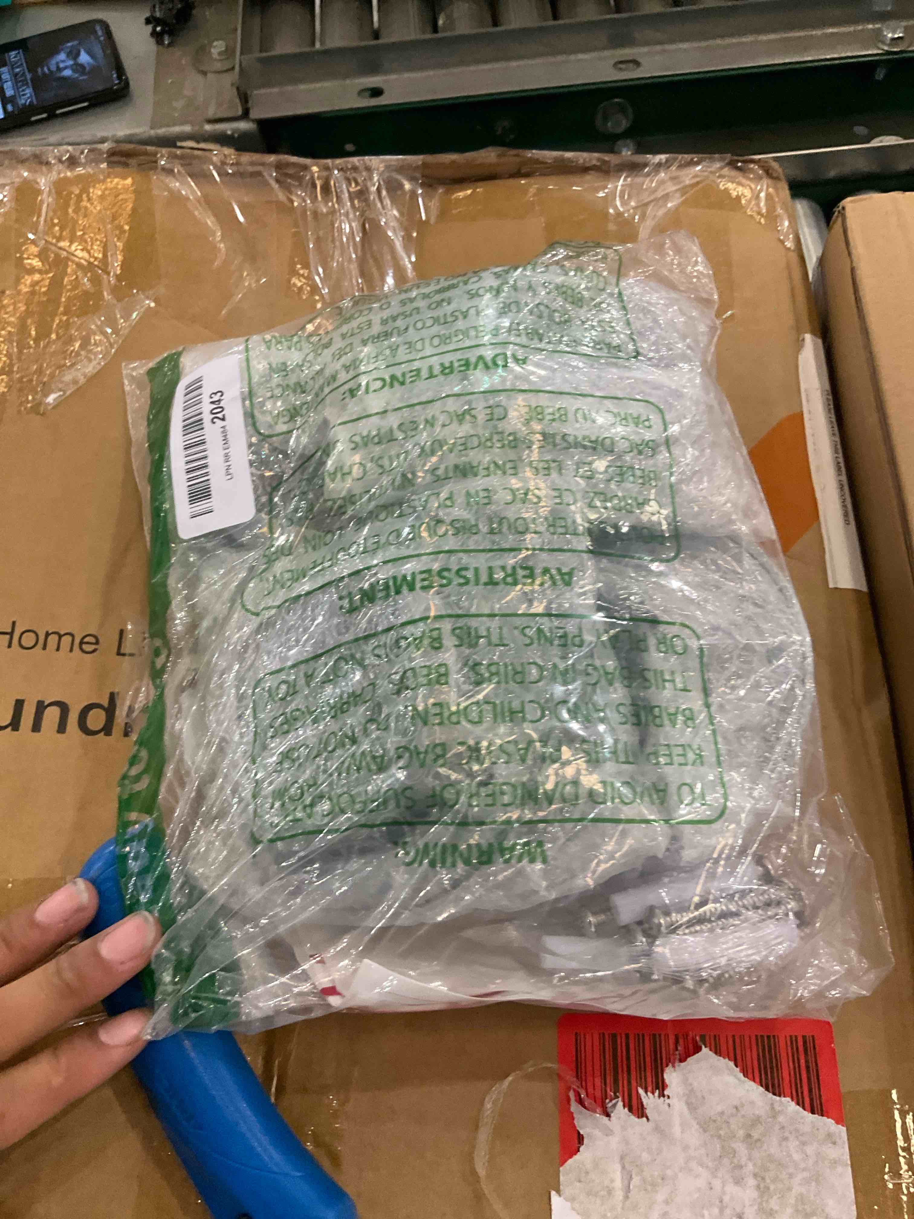 https://s3.amazonaws.com/lotting-images-prod/BargainHunt/EXS01447533_1717180019648.jpeg