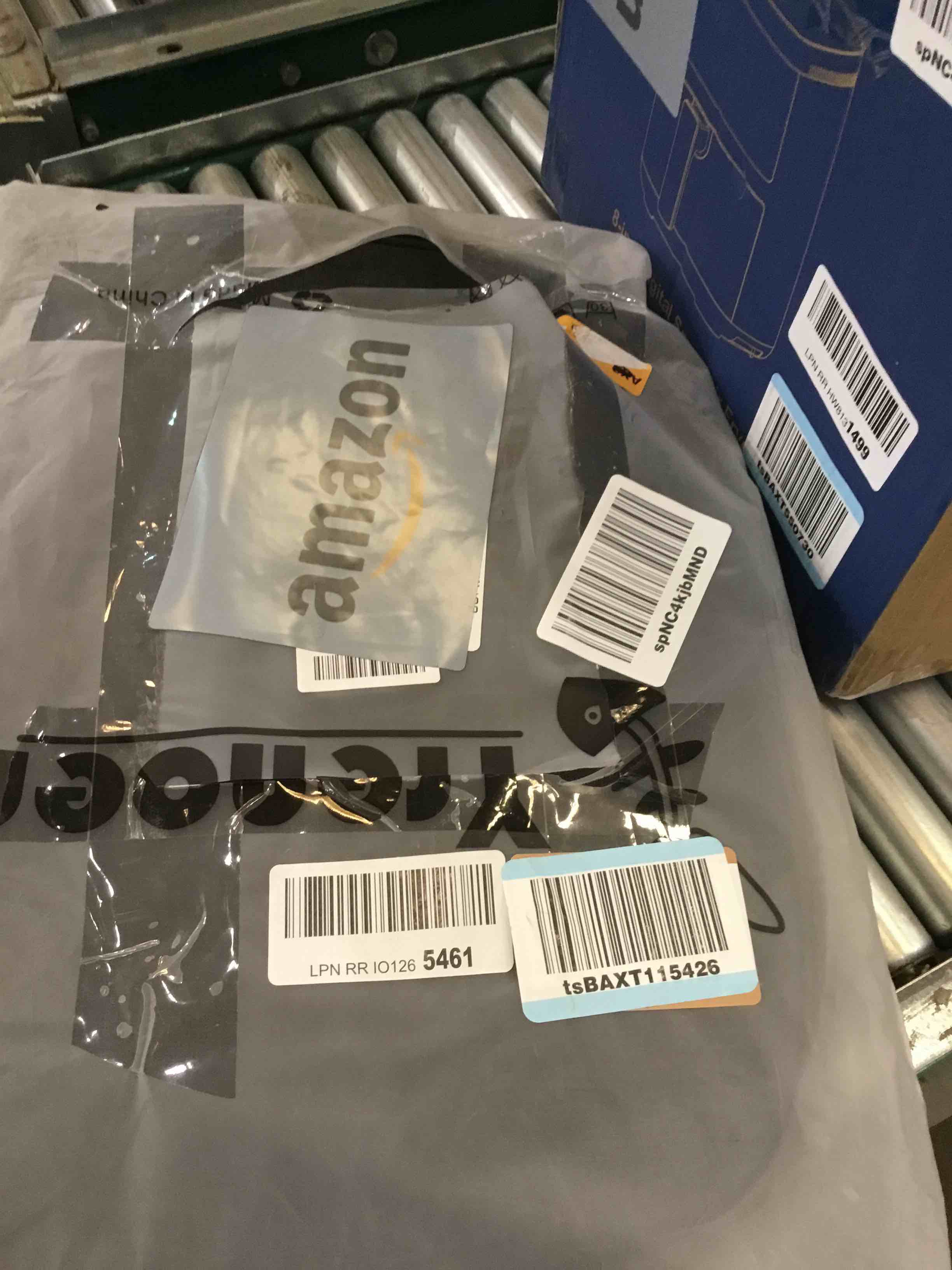https://s3.amazonaws.com/lotting-images-prod/BargainHunt/EXS01447787_1717525589122.jpeg