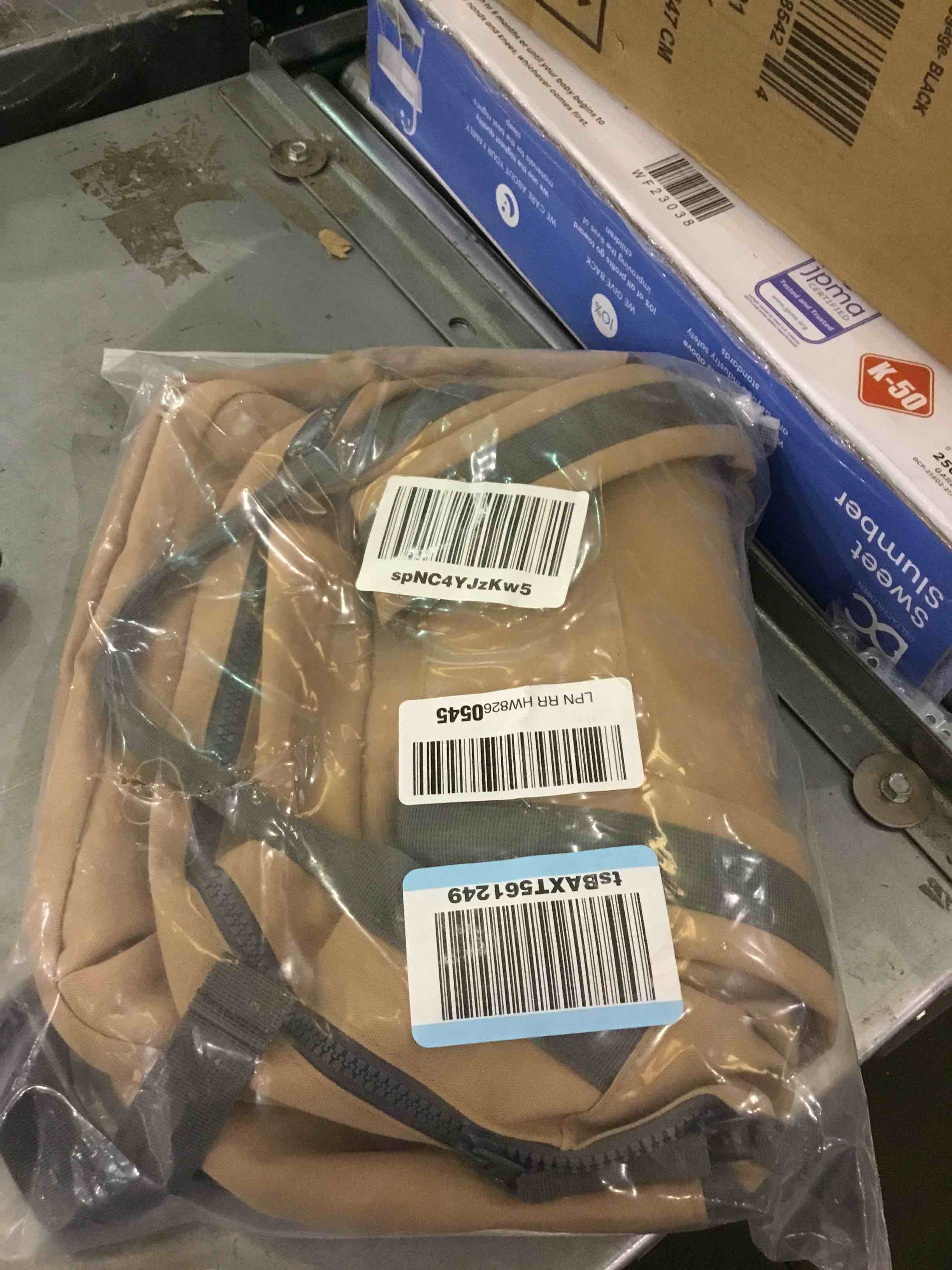 https://s3.amazonaws.com/lotting-images-prod/BargainHunt/EXS01447796_1717526999839.jpeg
