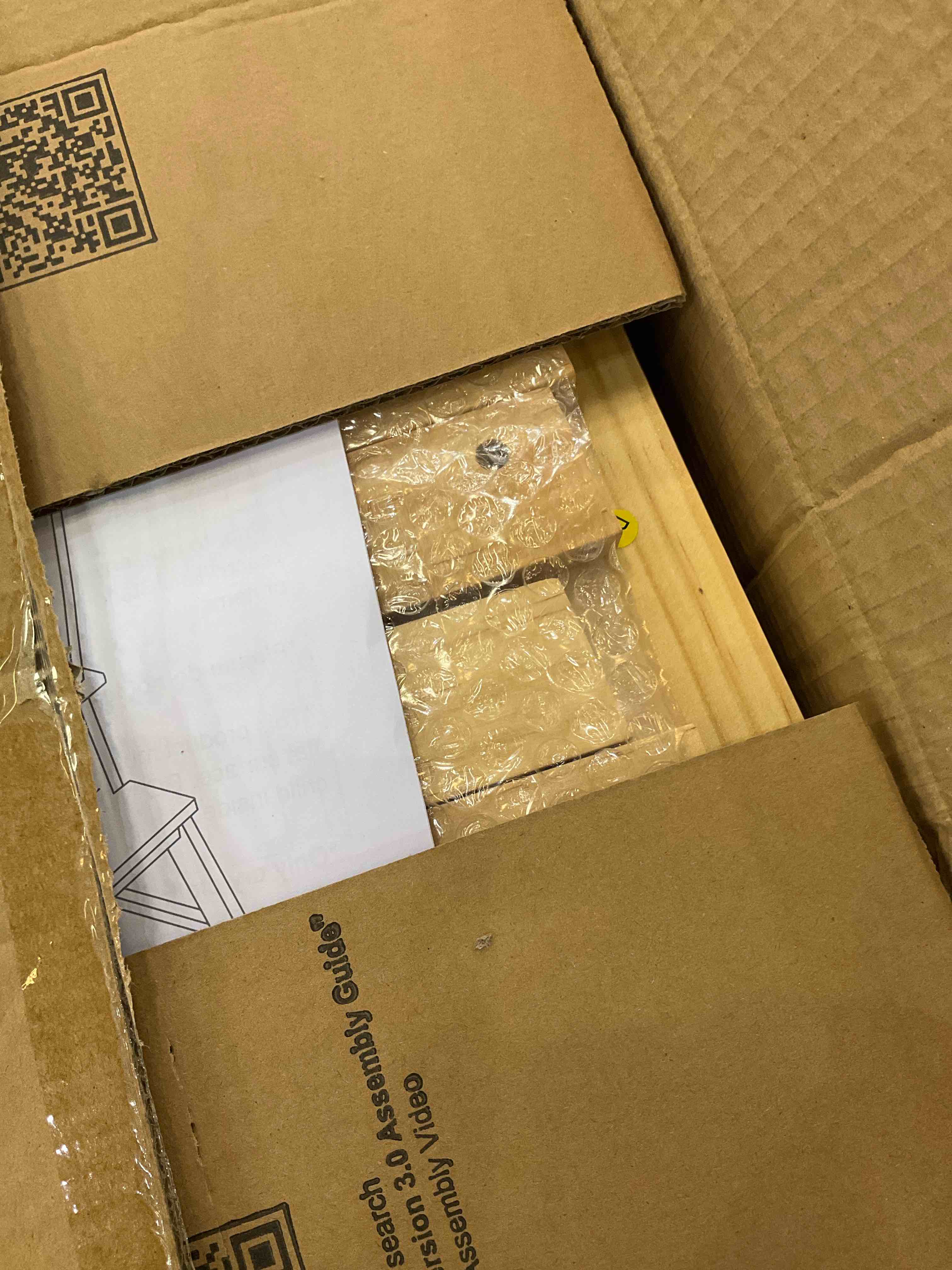https://s3.amazonaws.com/lotting-images-prod/BargainHunt/EXS01448555_1717081679161.jpeg