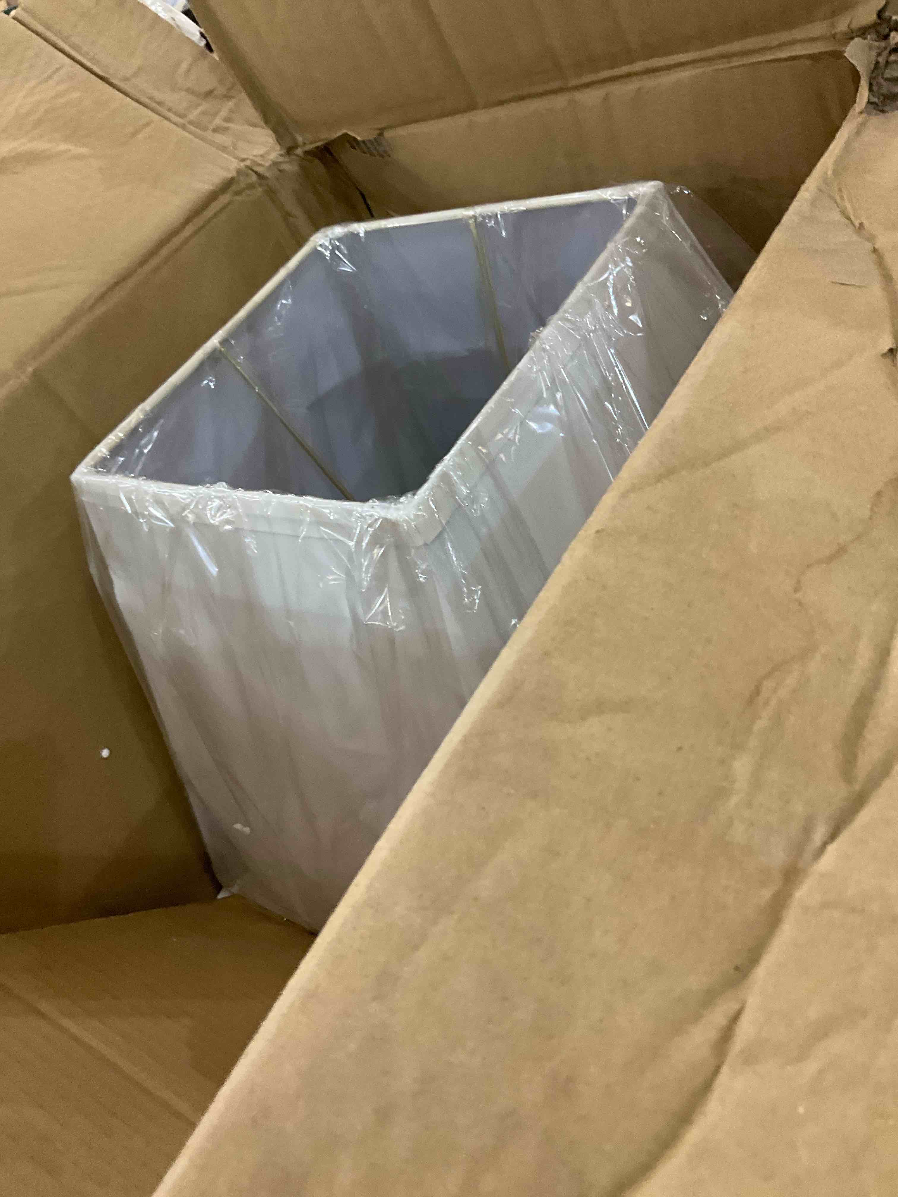 https://s3.amazonaws.com/lotting-images-prod/BargainHunt/EXS01448694_1717168924609.jpeg