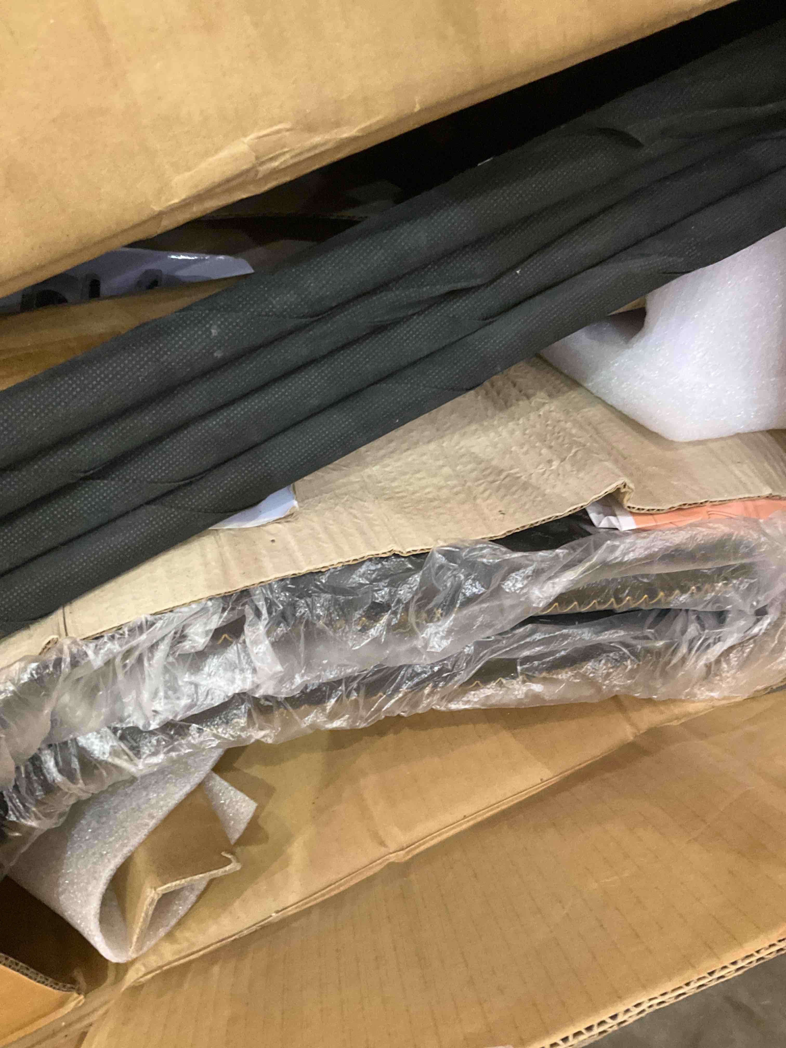 https://s3.amazonaws.com/lotting-images-prod/BargainHunt/EXS01448696_1717169540805.jpeg