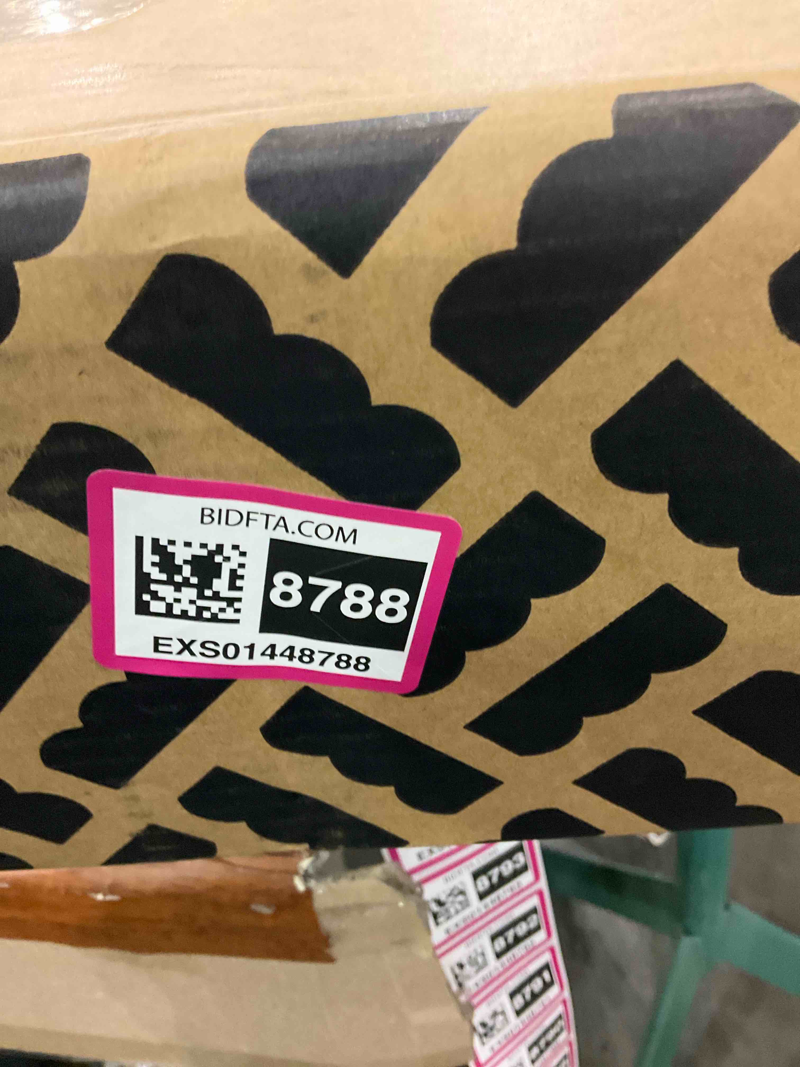 https://s3.amazonaws.com/lotting-images-prod/BargainHunt/EXS01448788_1717504807911.jpeg