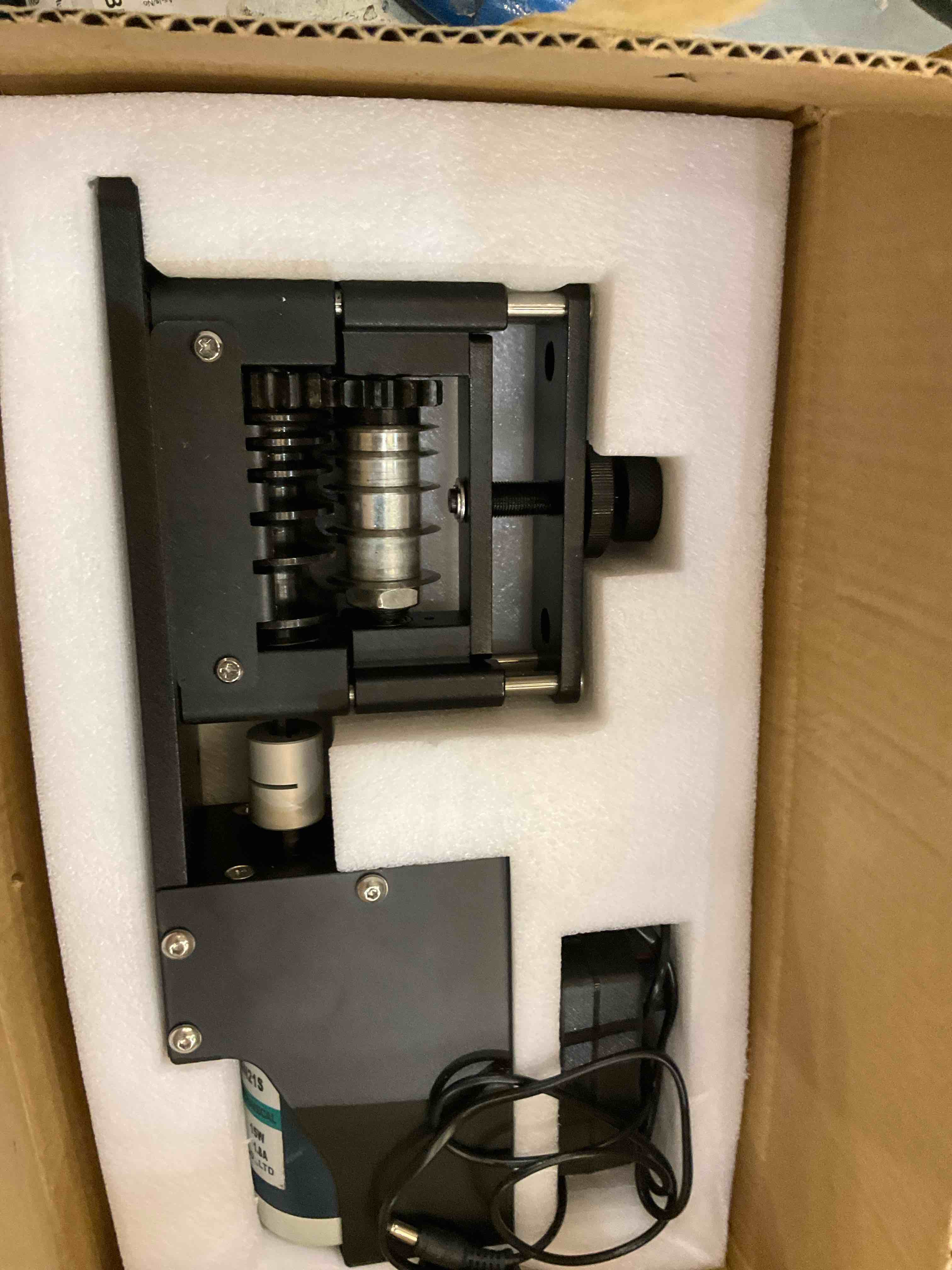 https://s3.amazonaws.com/lotting-images-prod/BargainHunt/EXS01449035_1717175868800.jpeg