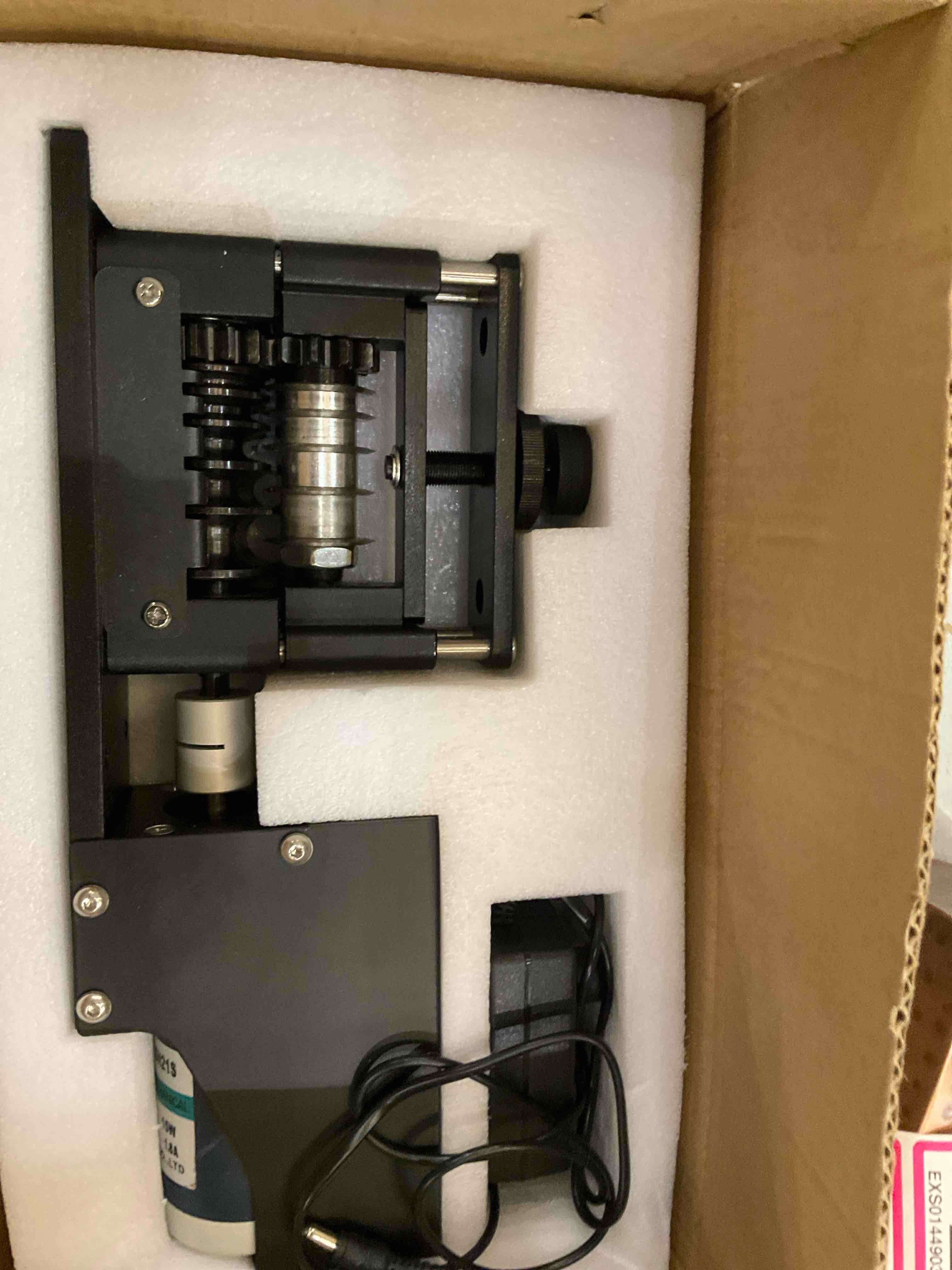 https://s3.amazonaws.com/lotting-images-prod/BargainHunt/EXS01449035_1717175869704.jpeg