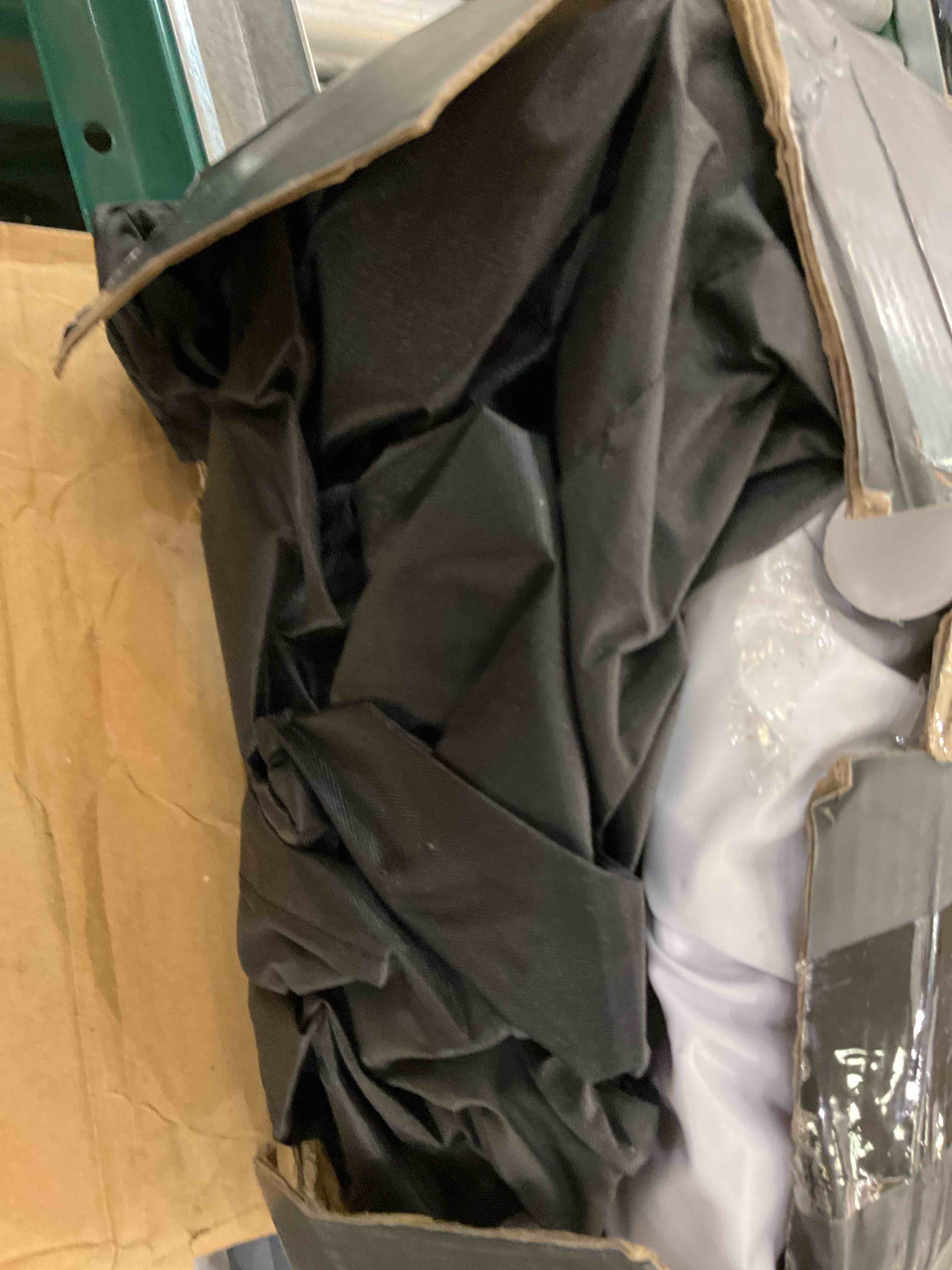 https://s3.amazonaws.com/lotting-images-prod/BargainHunt/EXS01449155_1717435211435.jpeg