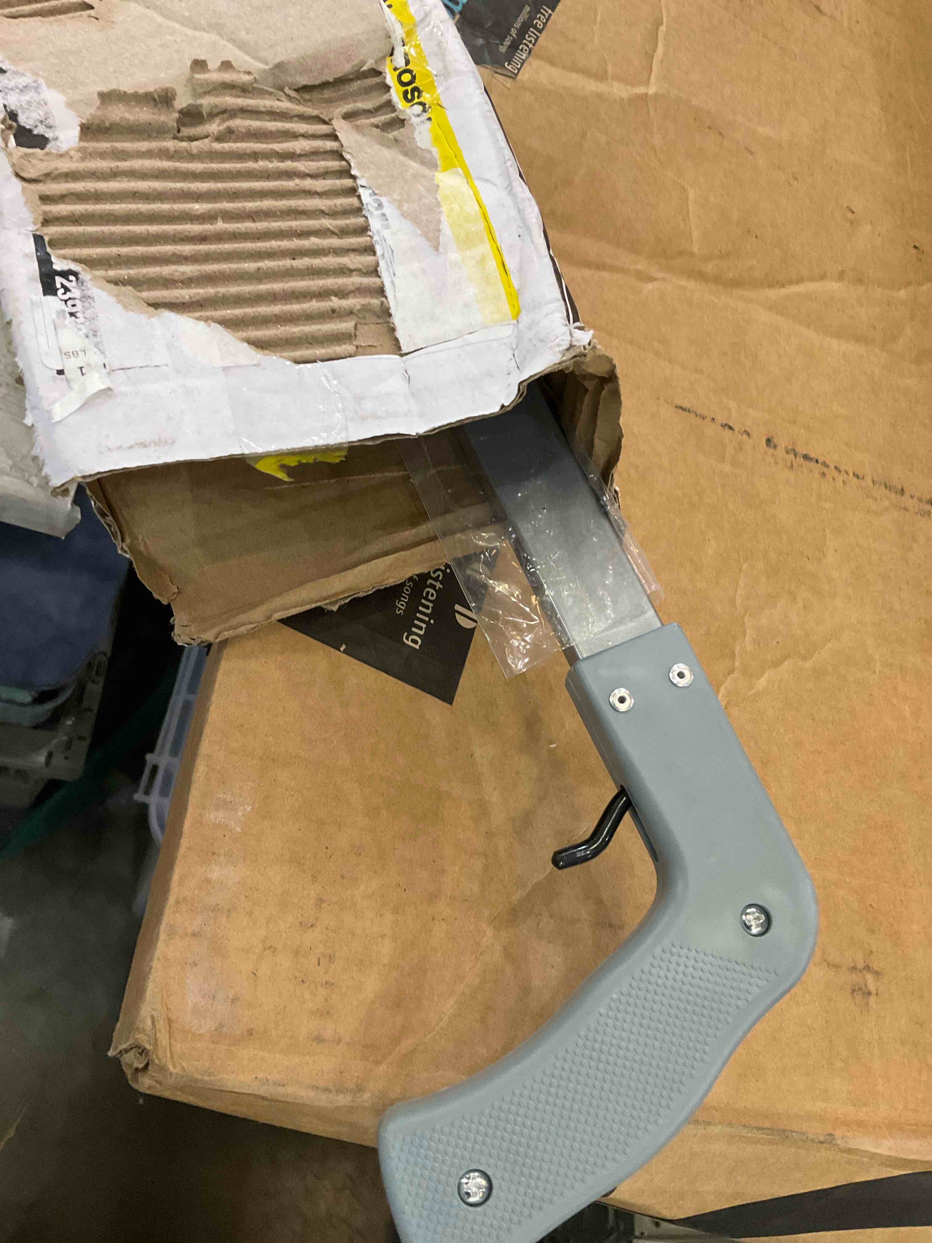 https://s3.amazonaws.com/lotting-images-prod/BargainHunt/EXS01449836_1717768440425.jpeg