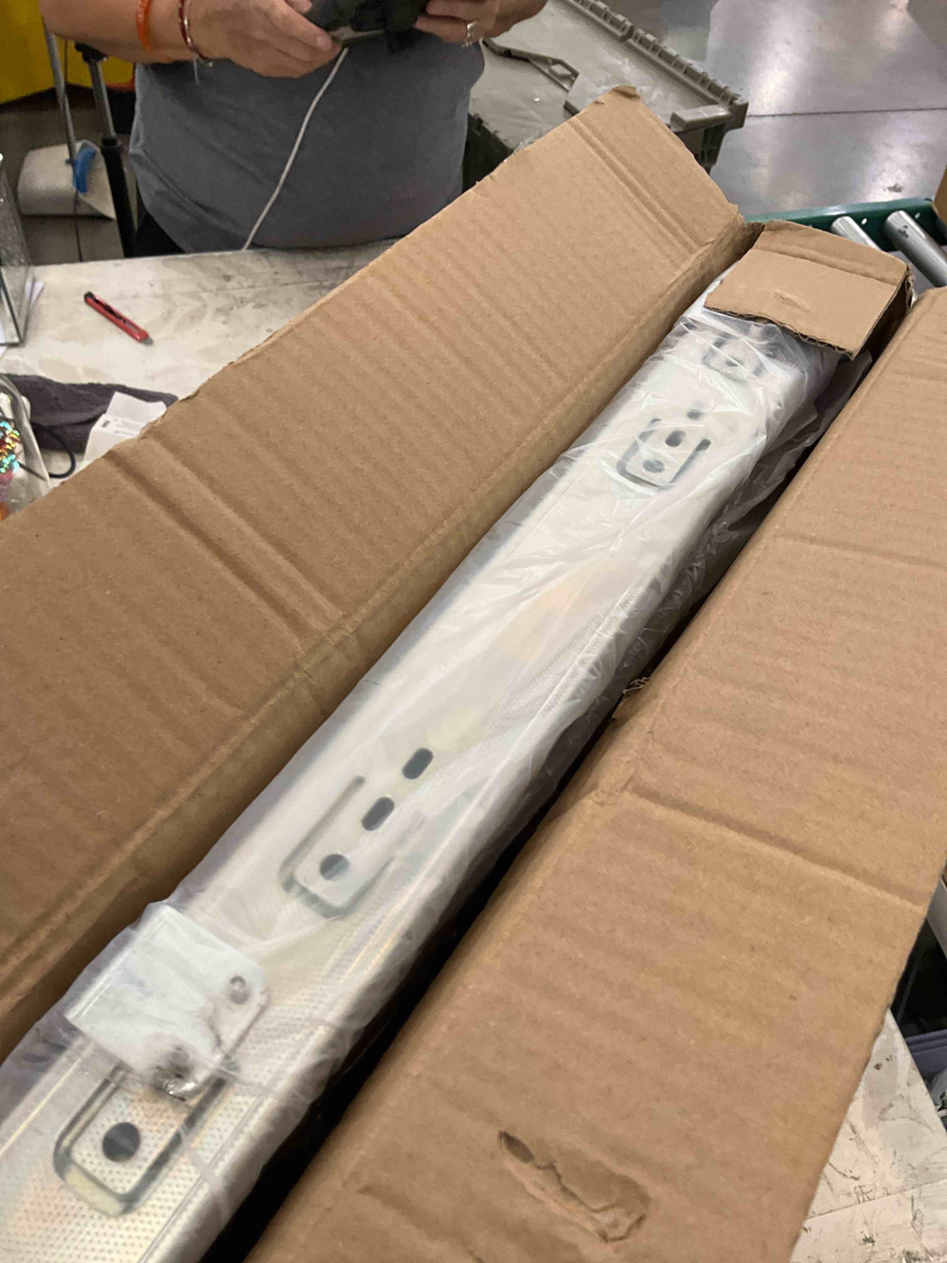https://s3.amazonaws.com/lotting-images-prod/BargainHunt/EXS01449974_1717786093569.jpeg