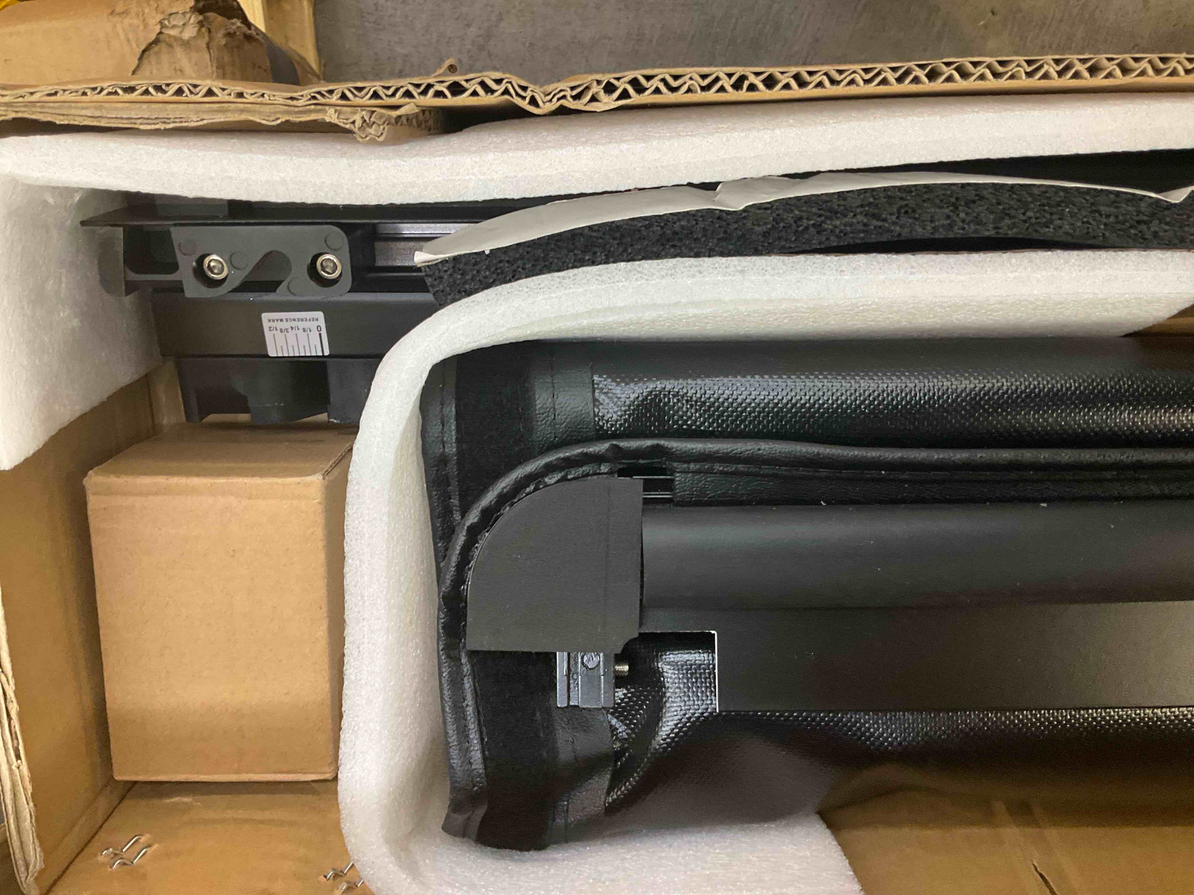https://s3.amazonaws.com/lotting-images-prod/BargainHunt/EXS01453329_1722976737153.jpeg