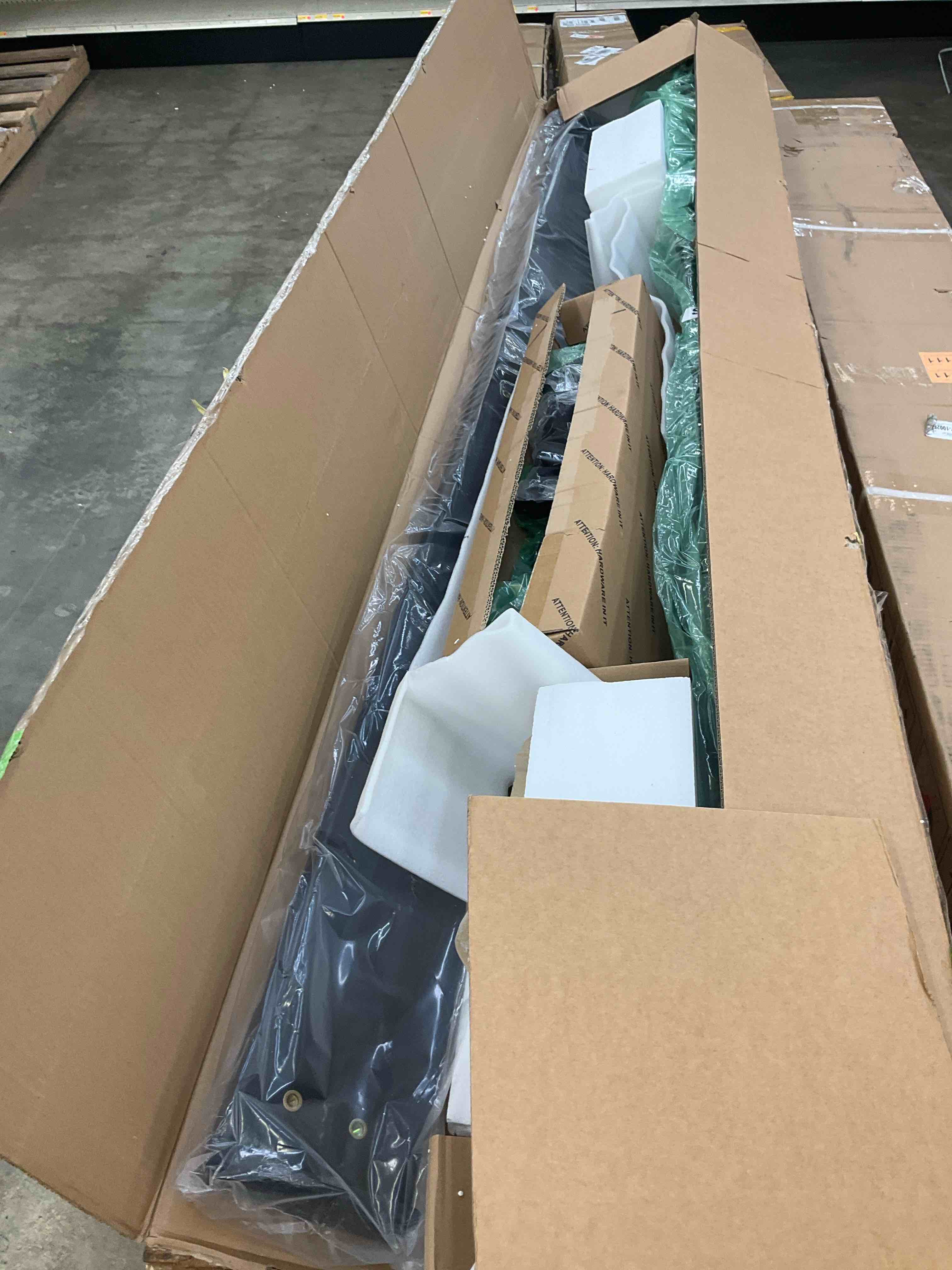 https://s3.amazonaws.com/lotting-images-prod/BargainHunt/EXS01453330_1722977749430.jpeg