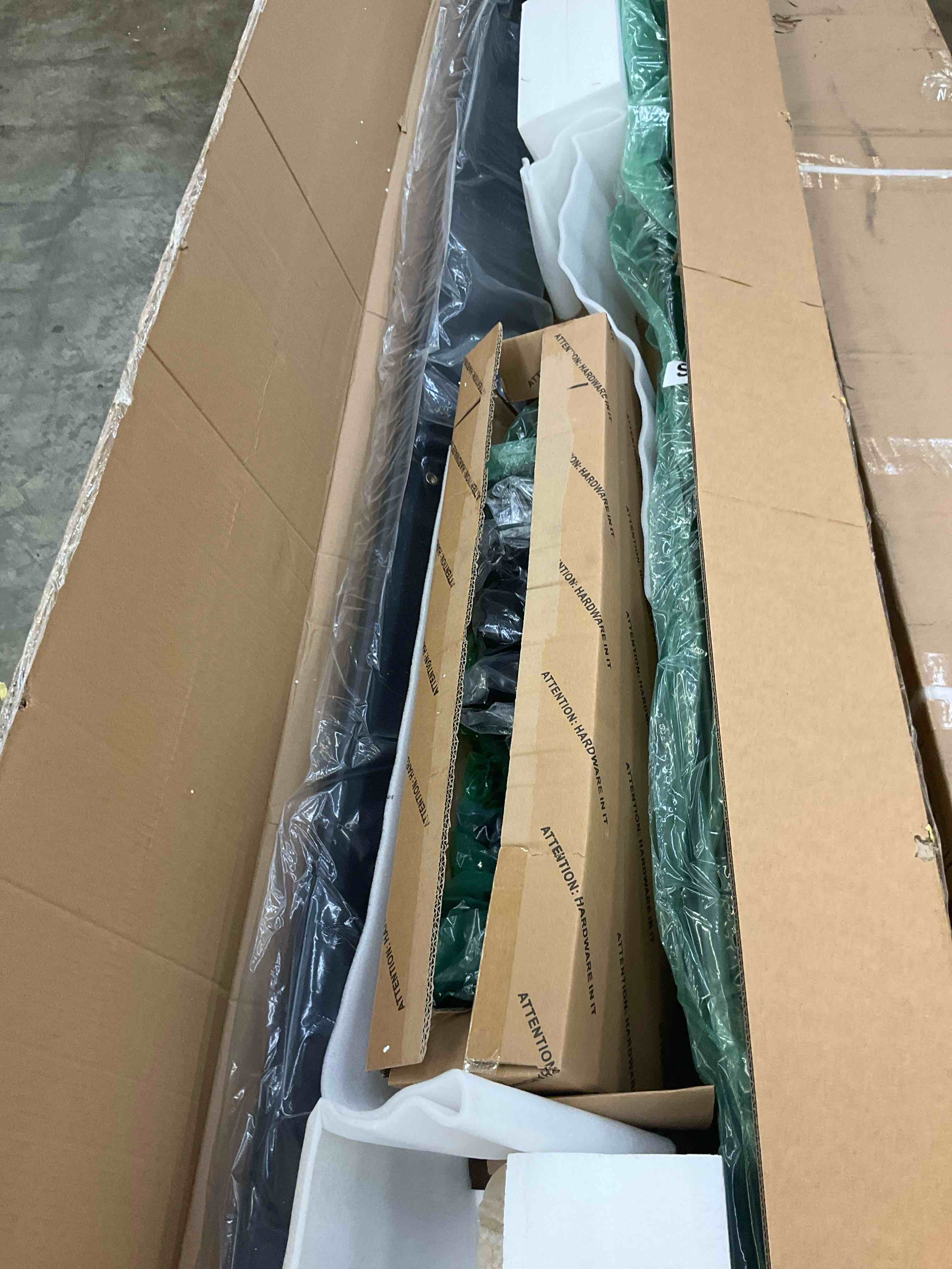 https://s3.amazonaws.com/lotting-images-prod/BargainHunt/EXS01453330_1722977776375.jpeg