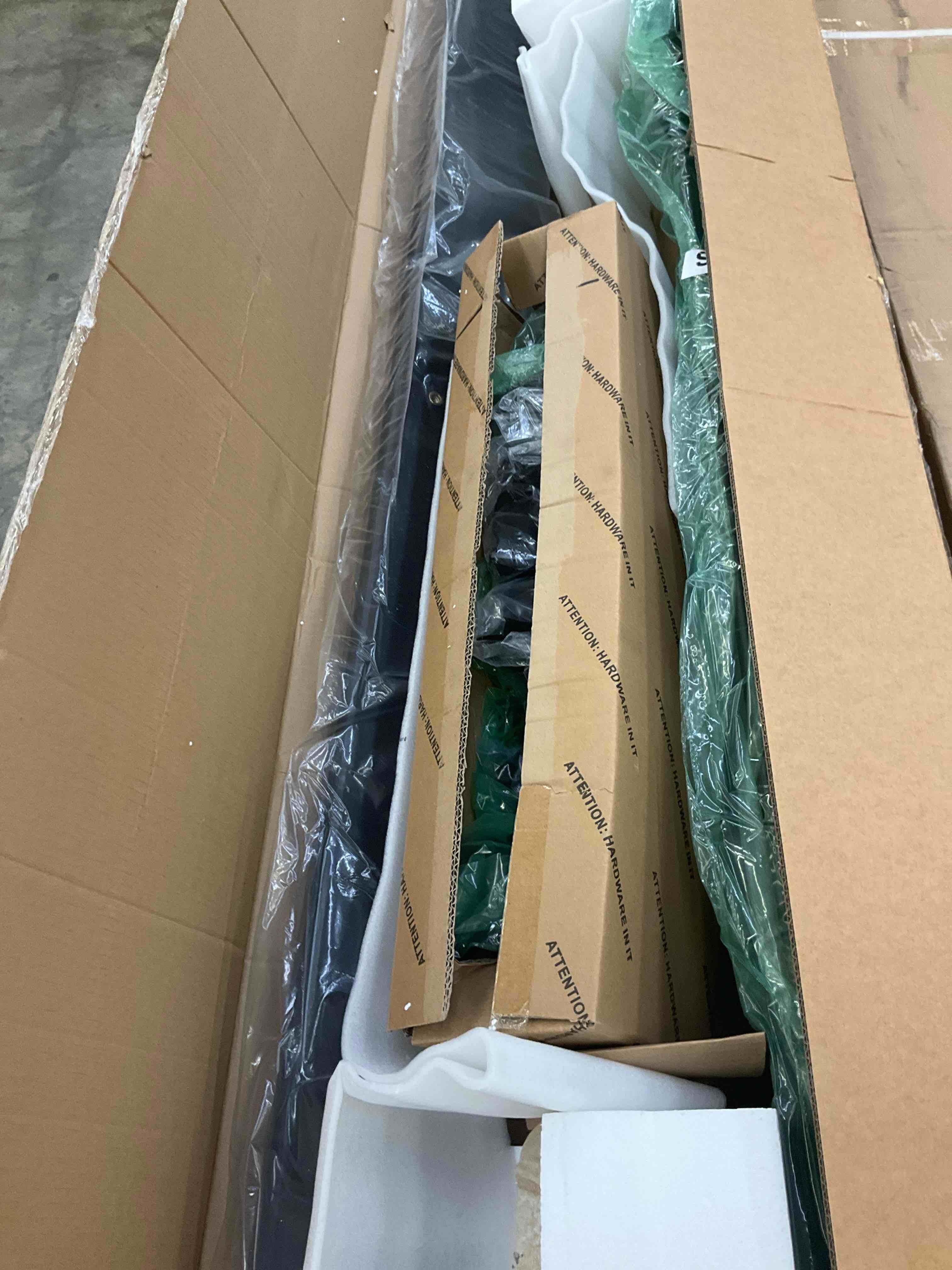 https://s3.amazonaws.com/lotting-images-prod/BargainHunt/EXS01453330_1722977778007.jpeg