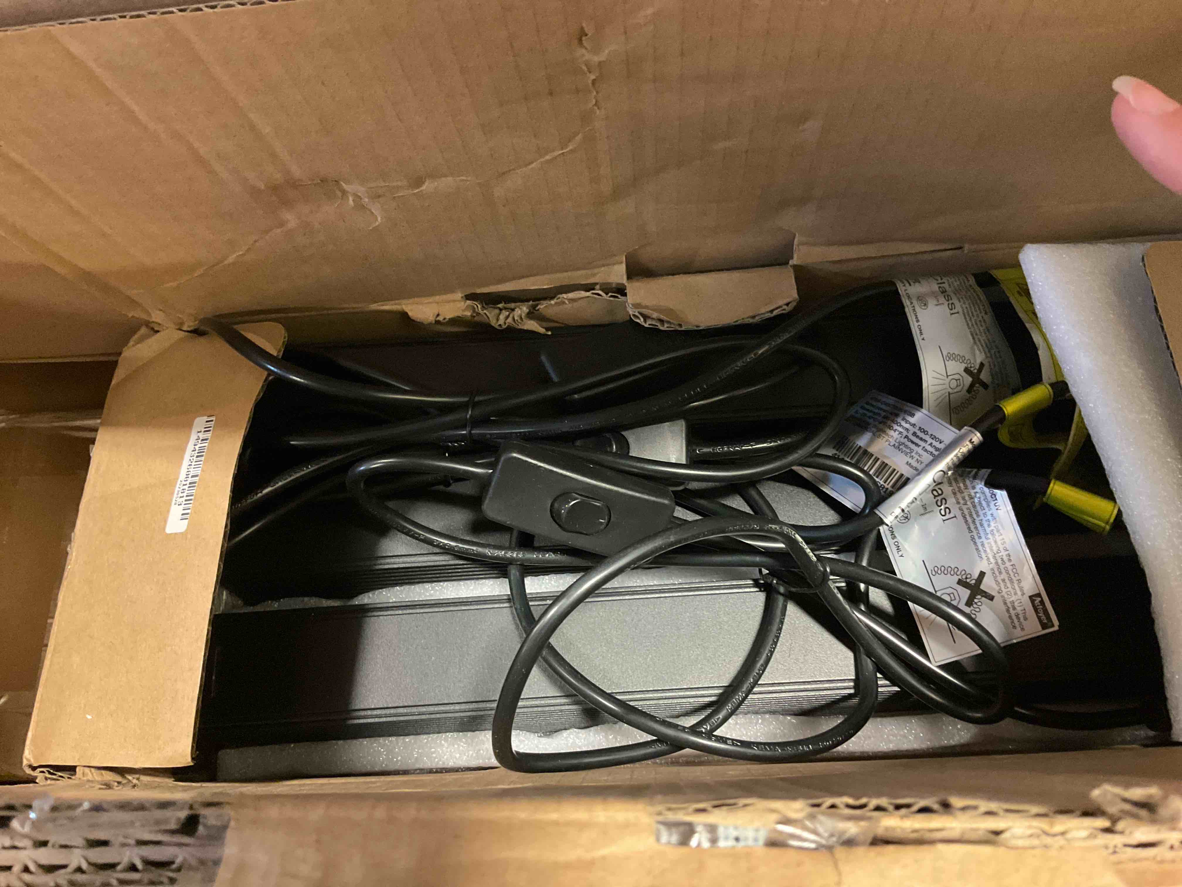 https://s3.amazonaws.com/lotting-images-prod/BargainHunt/EXS01456804_1723146068001.jpeg