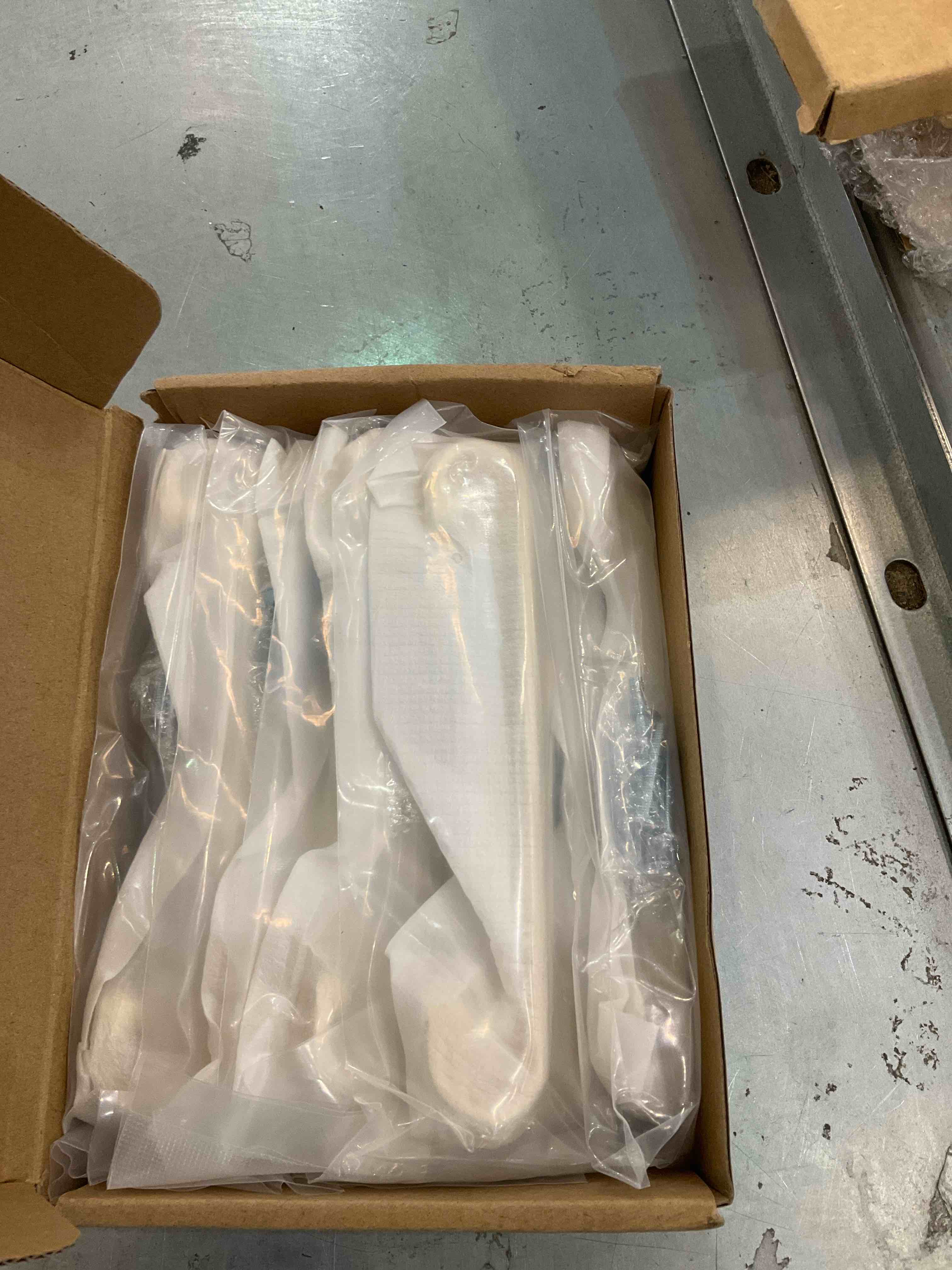 https://s3.amazonaws.com/lotting-images-prod/BargainHunt/EXS01471190_1718218152020.jpeg