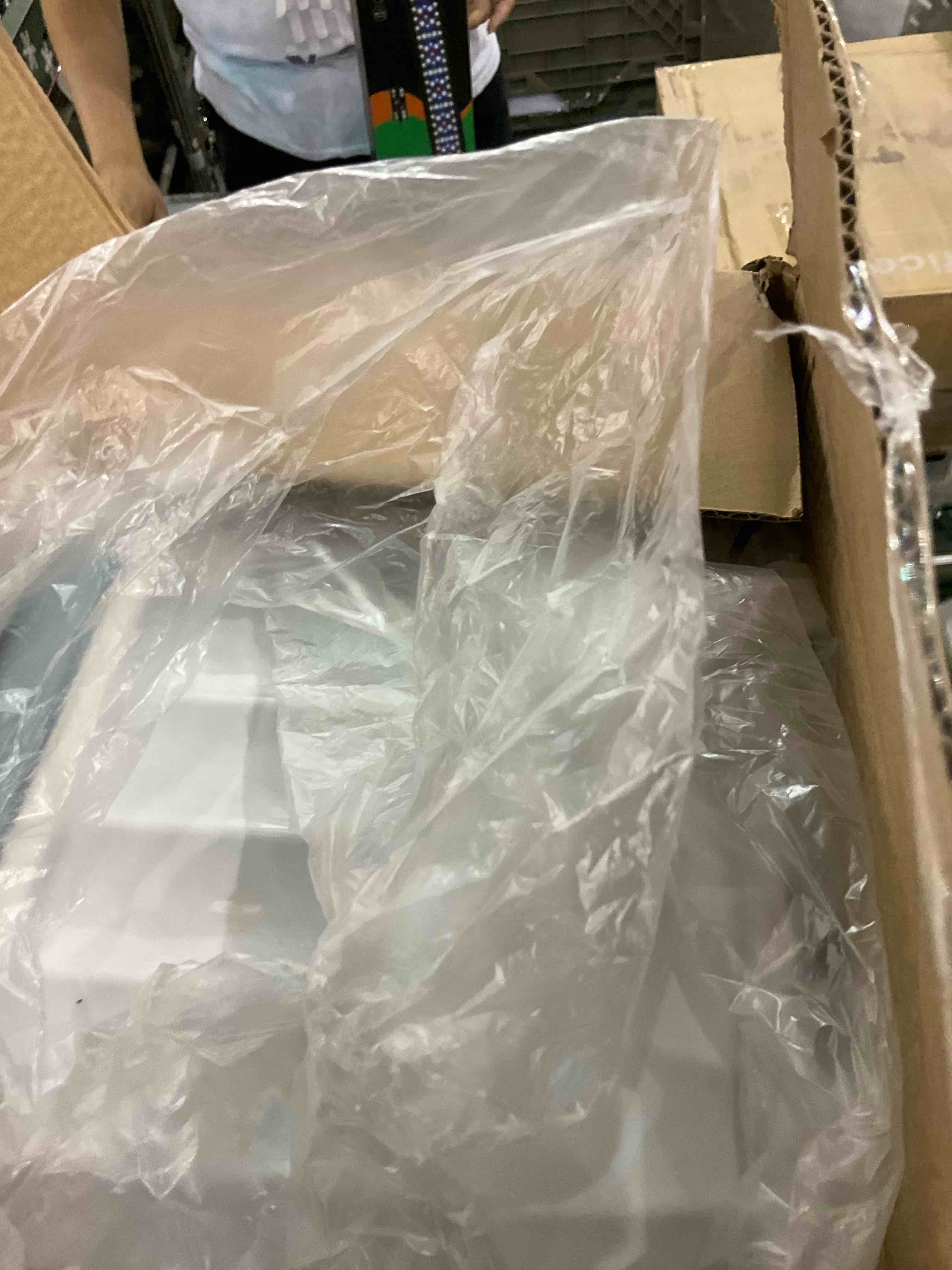 https://s3.amazonaws.com/lotting-images-prod/BargainHunt/EXS01471218_1718279308146.jpeg