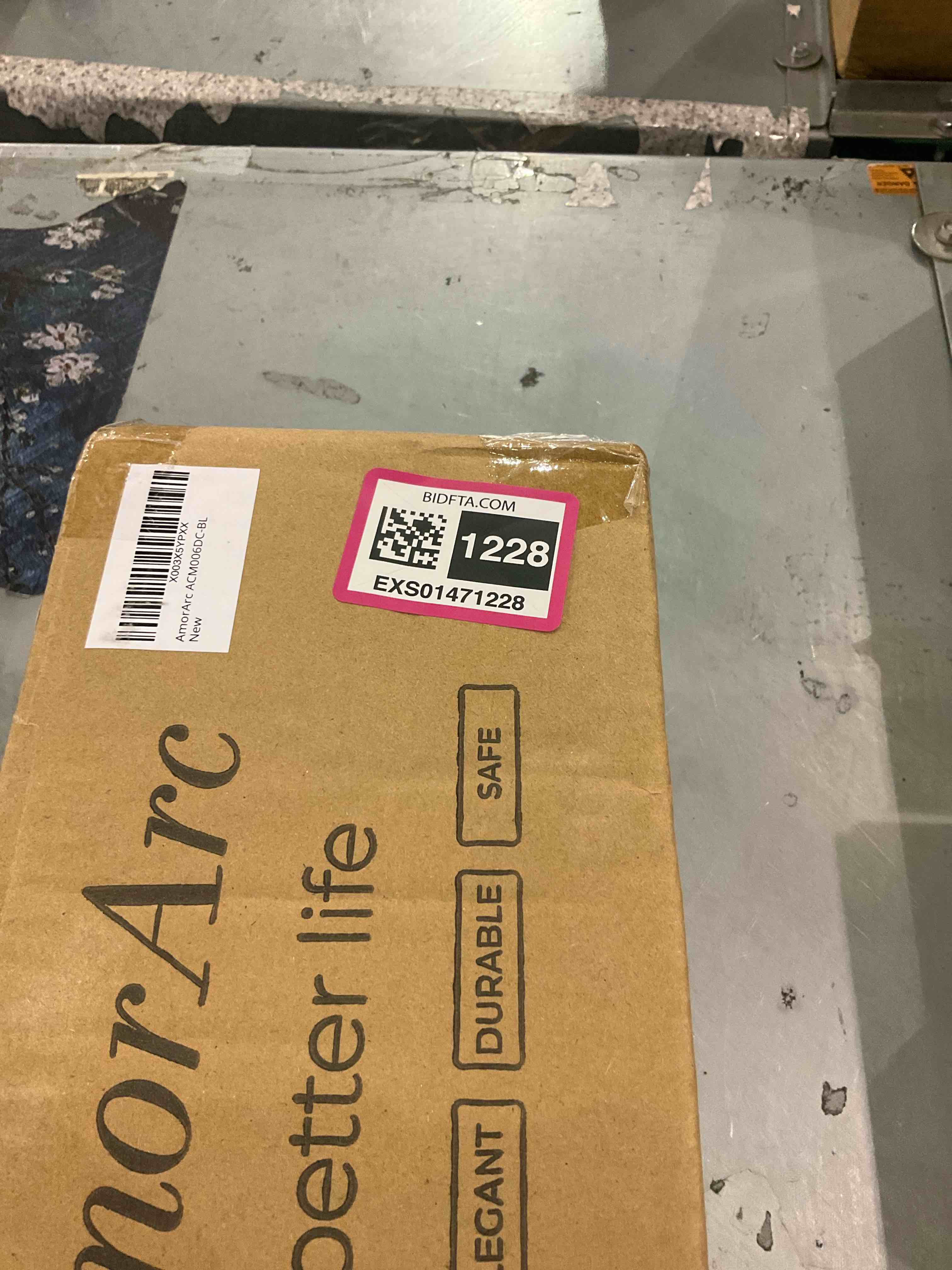 https://s3.amazonaws.com/lotting-images-prod/BargainHunt/EXS01471228_1718280177800.jpeg