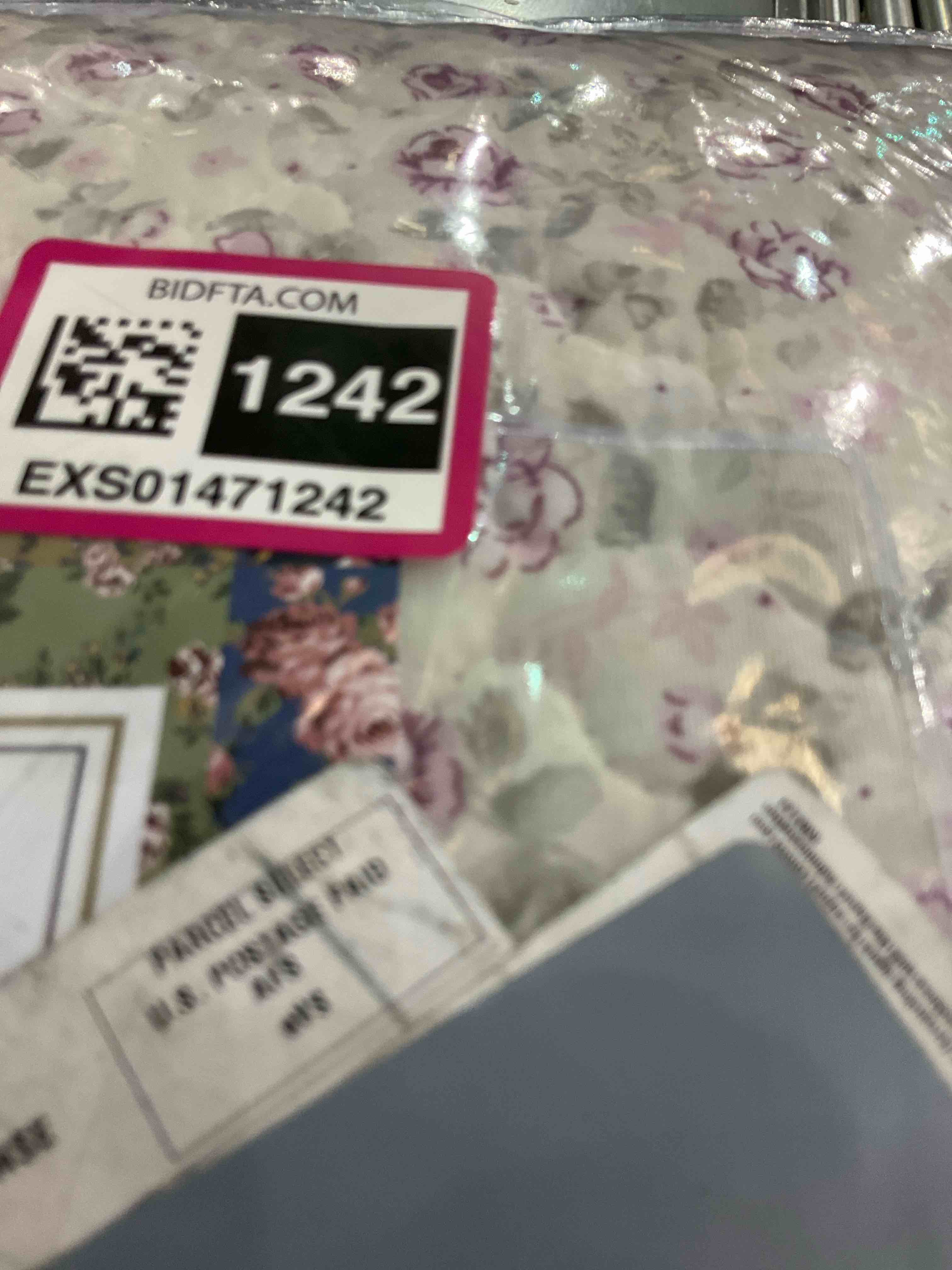 https://s3.amazonaws.com/lotting-images-prod/BargainHunt/EXS01471242_1718281703892.jpeg