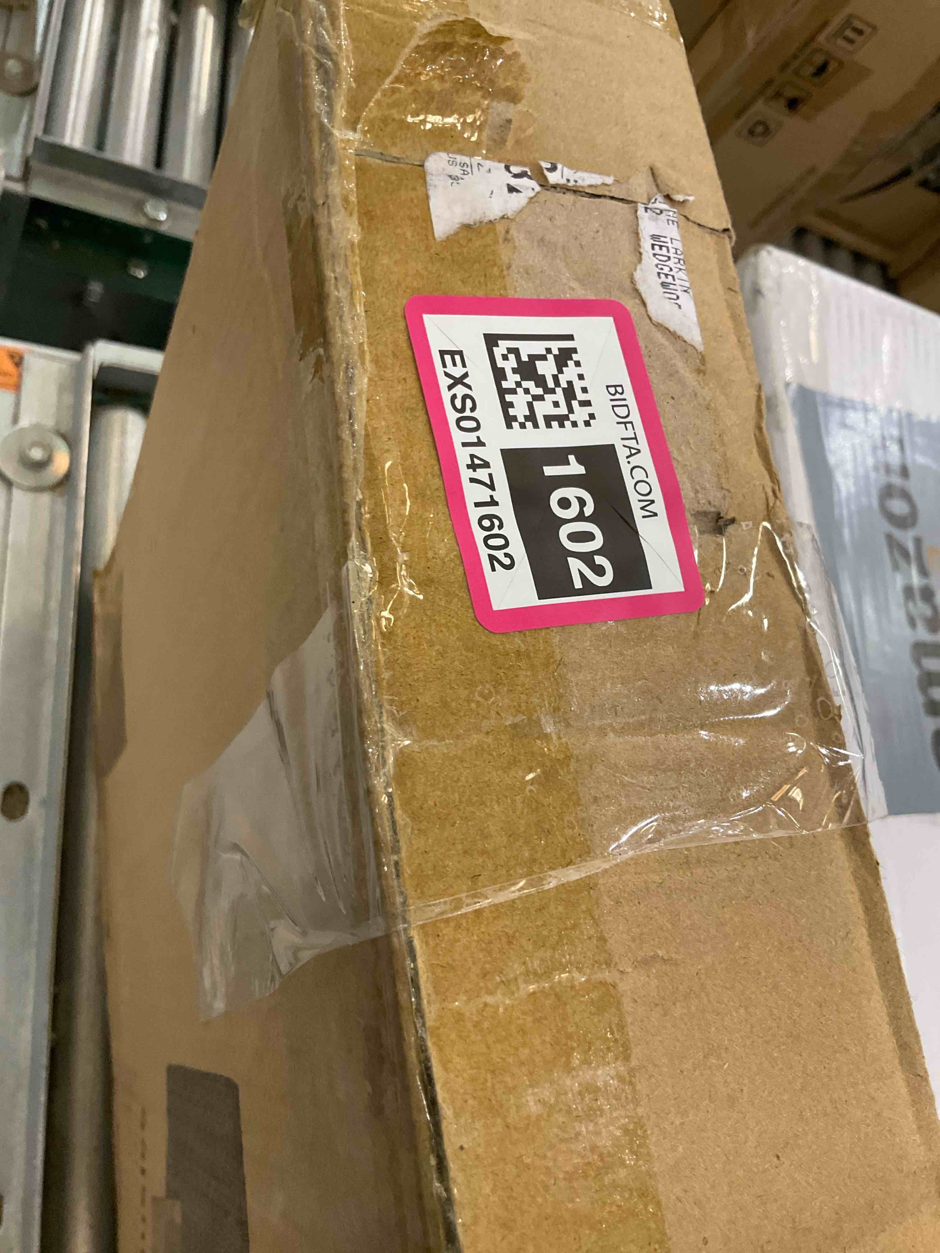 https://s3.amazonaws.com/lotting-images-prod/BargainHunt/EXS01471602_1717781434944.jpeg