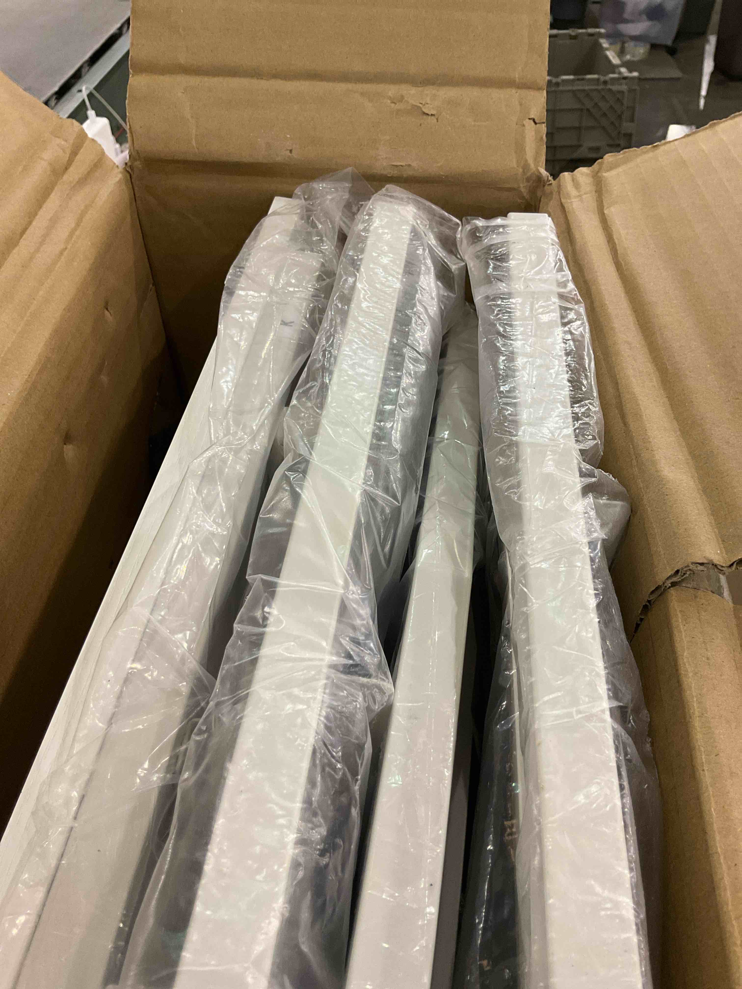 https://s3.amazonaws.com/lotting-images-prod/BargainHunt/EXS01471647_1718021861277.jpeg
