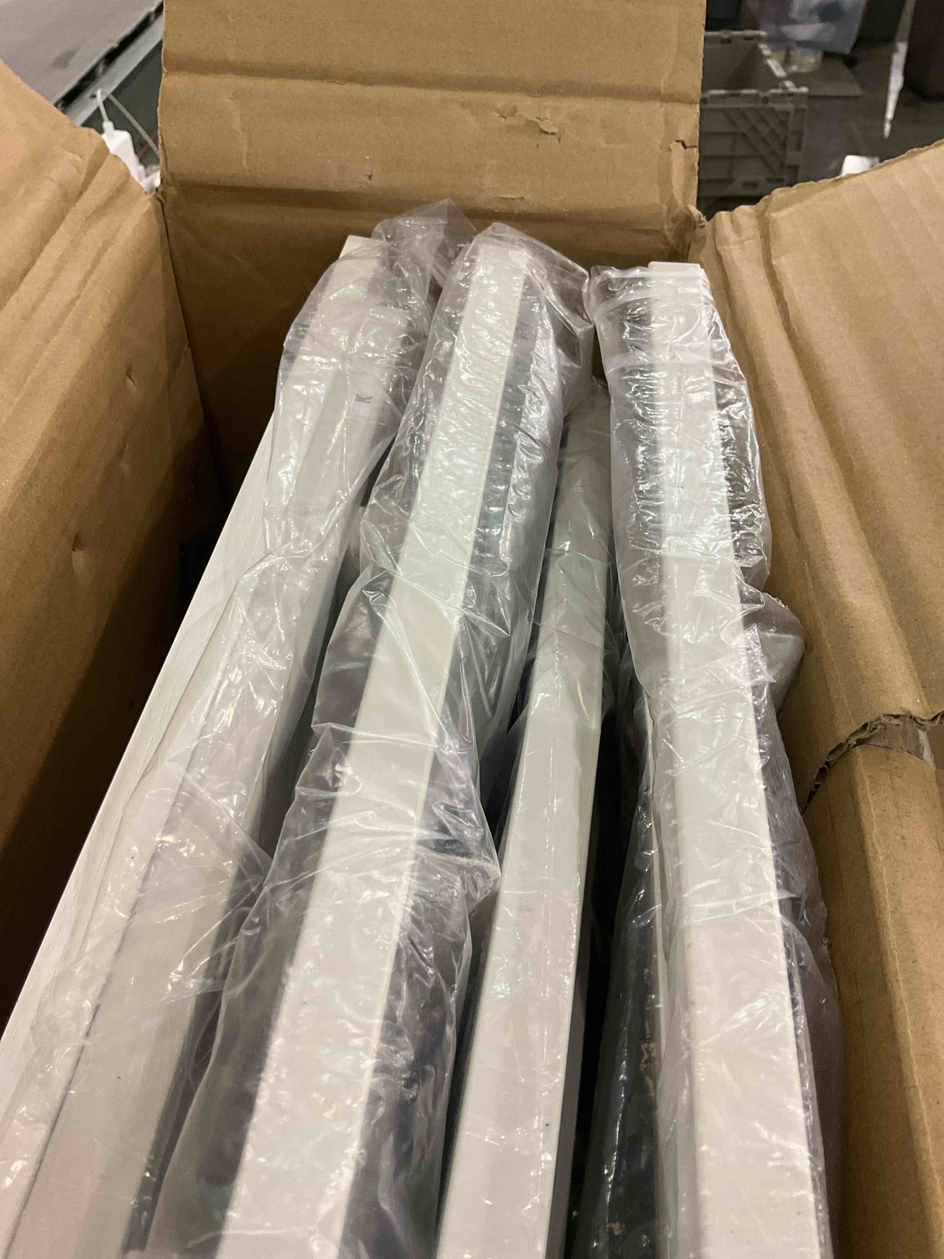 https://s3.amazonaws.com/lotting-images-prod/BargainHunt/EXS01471647_1718021863264.jpeg